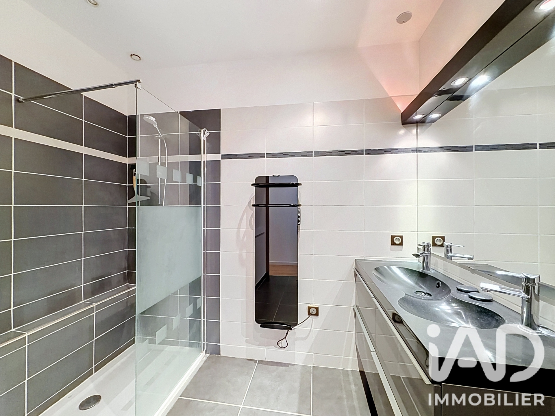 Vente appartement à Crémieu (38460) : appartement 4 pièces 143 m² - 2102721 — 13