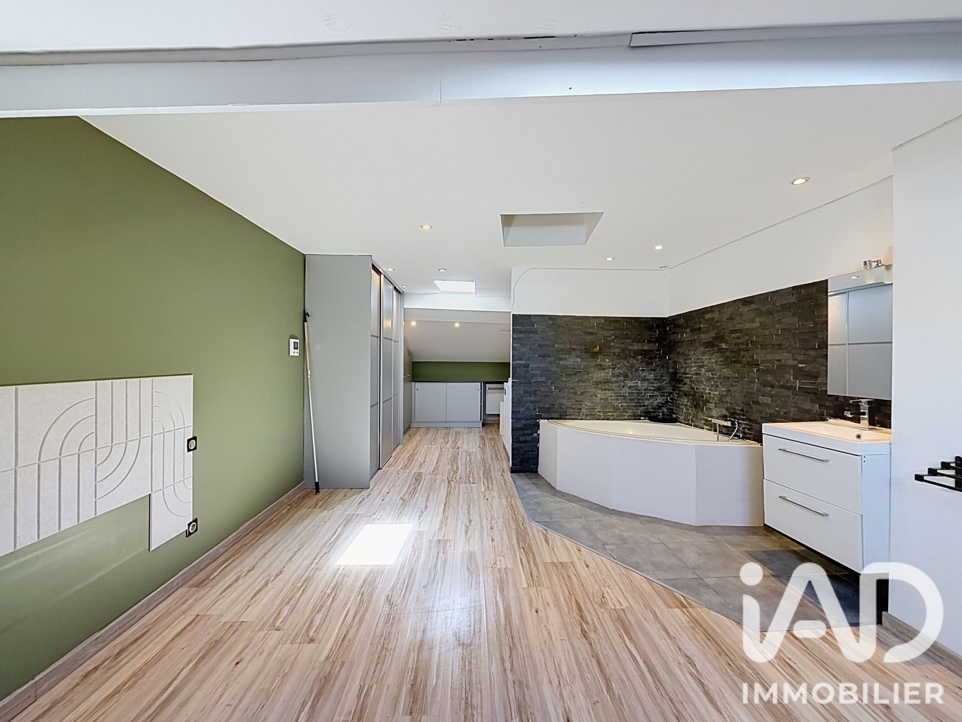 Vente appartement à Crémieu (38460) : appartement 4 pièces 143 m² - 2102721 — 11