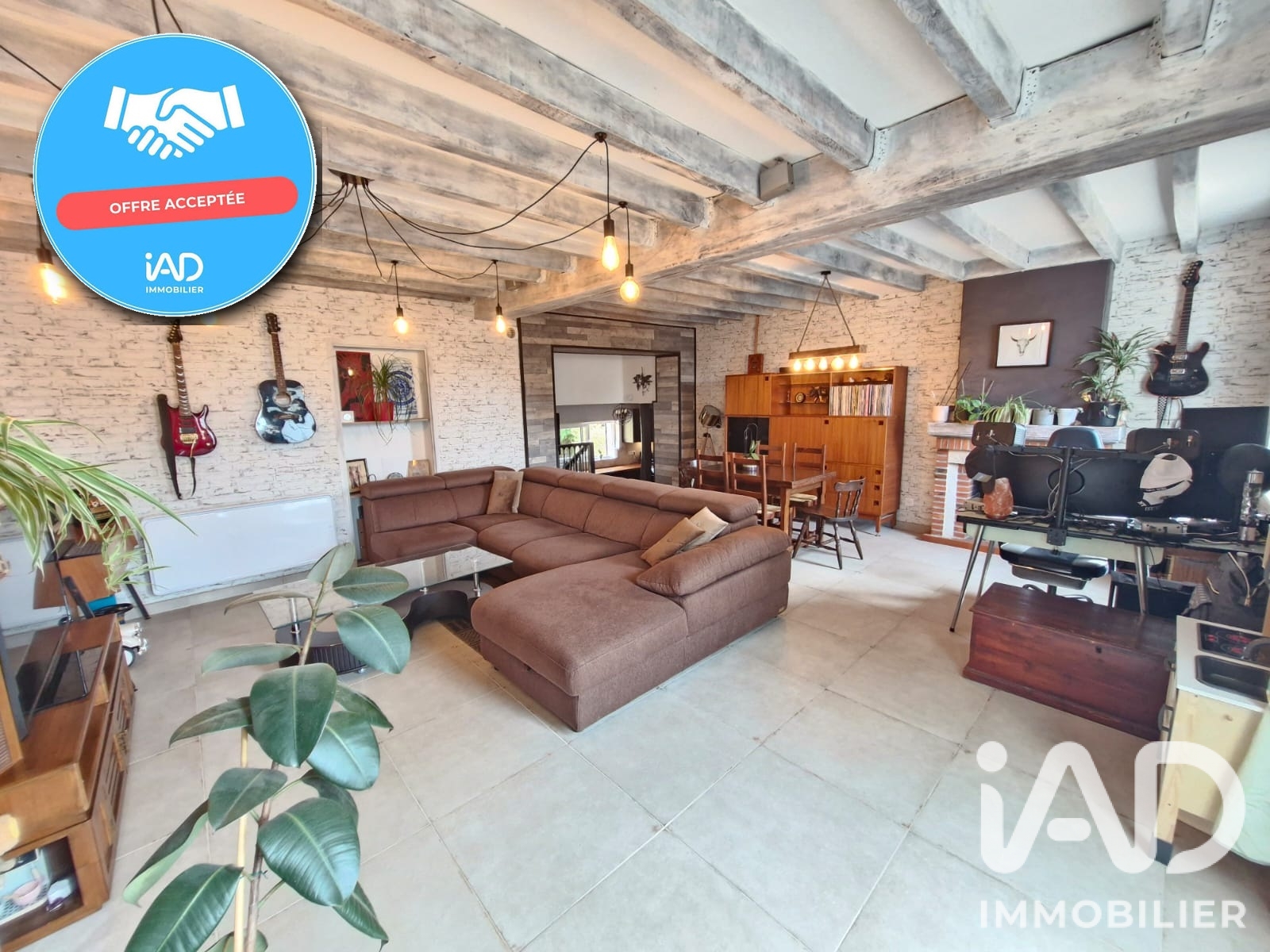 Maison à vendre à Neuvy-en-Sullias — 214 000 € — IAD France
