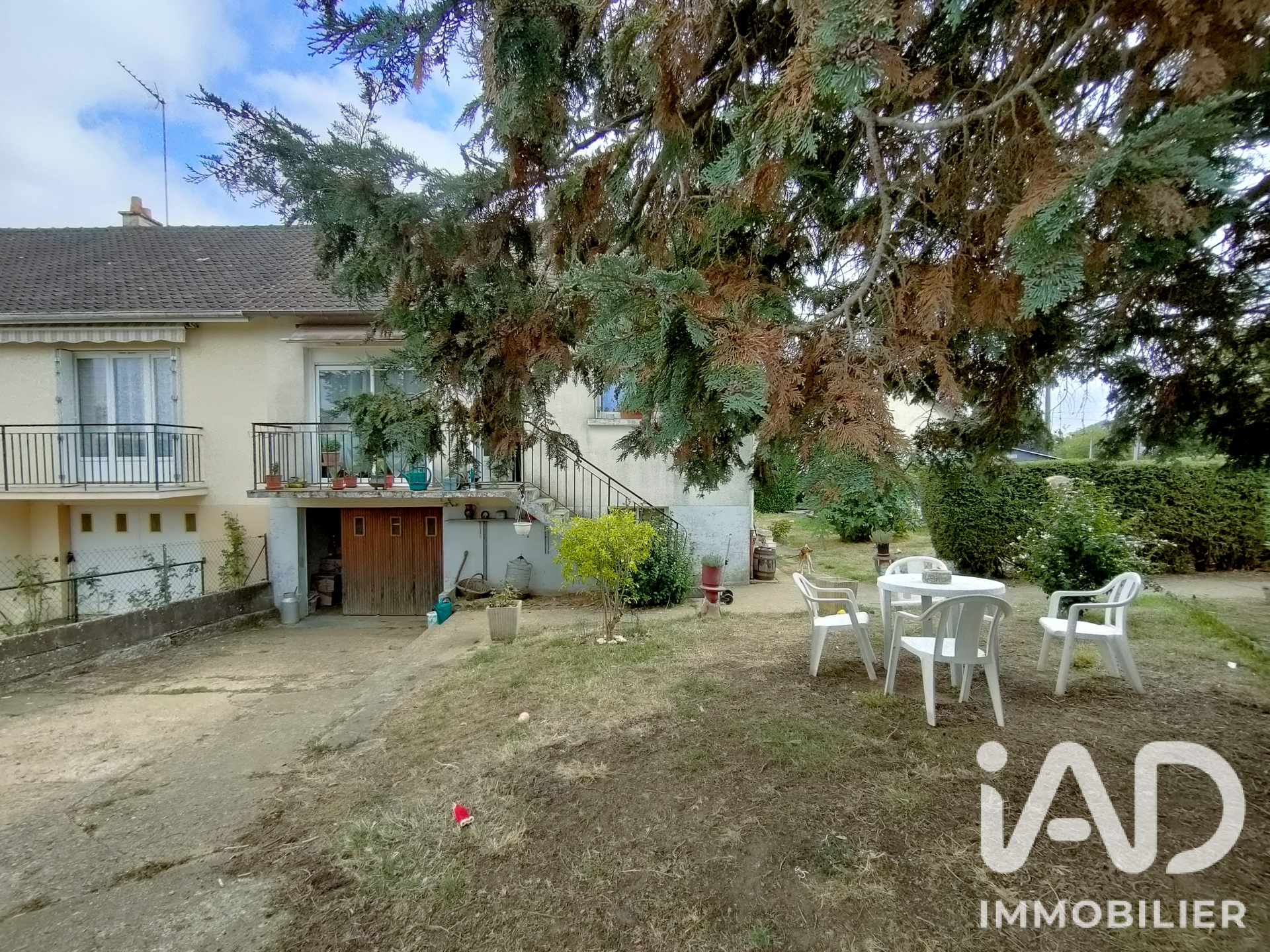 Maison à vendre à Saint-Calais — 80 000 € — IAD France