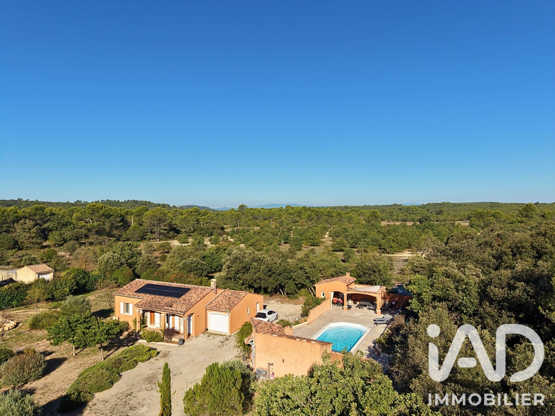 Maison à vendre à La Verdière — 365 000 € — IAD France