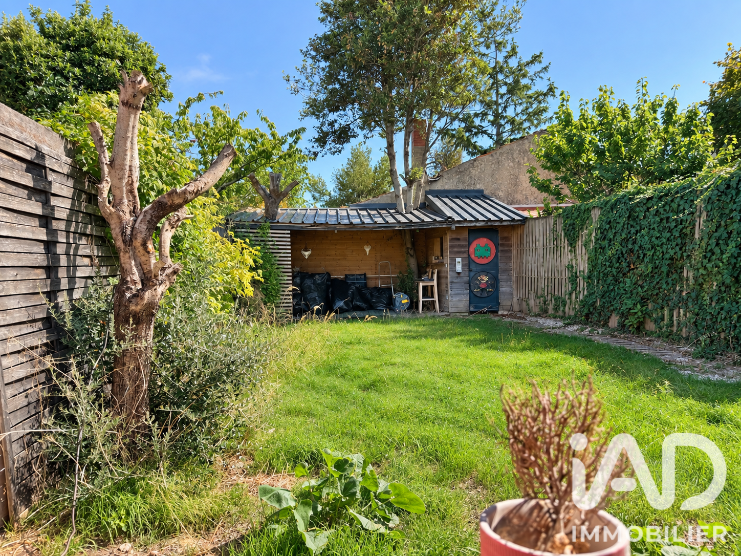 Maison à vendre à La Rochelle — 325 000 € — IAD France