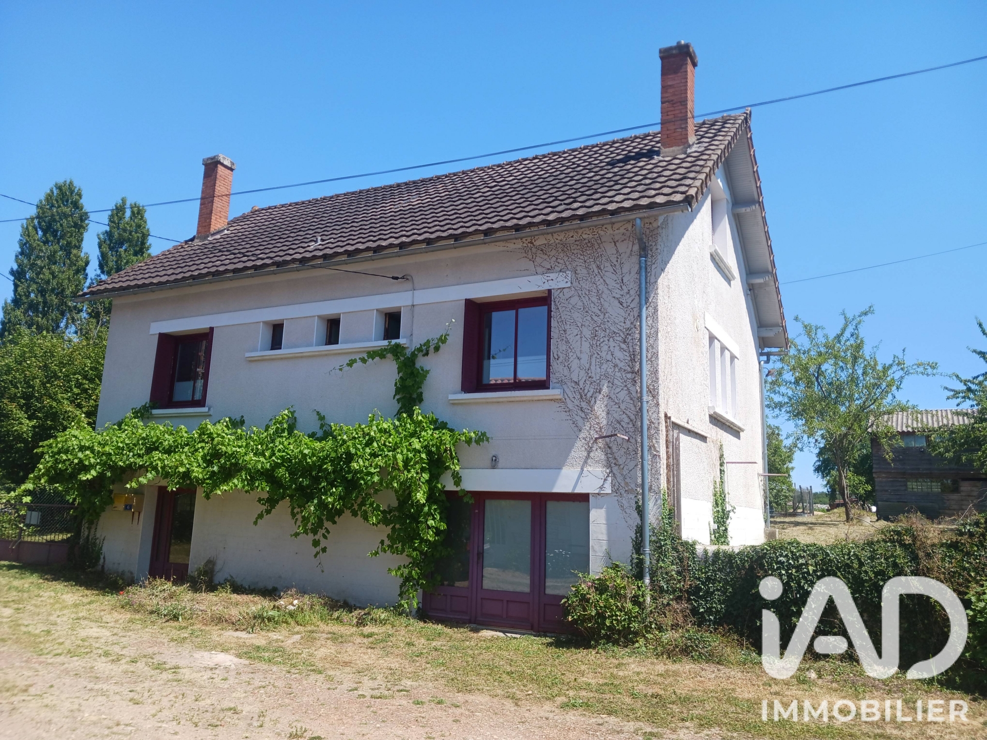 Maison à vendre à Usson-du-Poitou — 107 000 € — IAD France