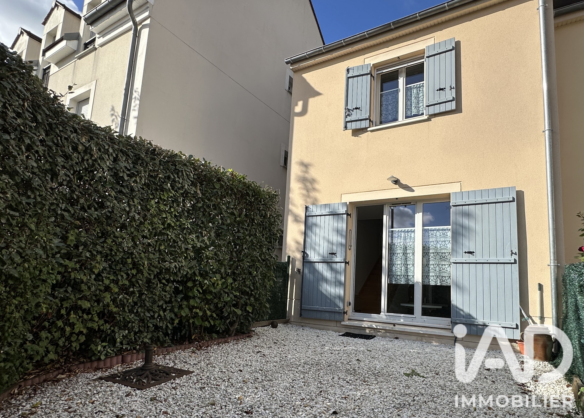 Maison à vendre à Houdan — 263 000 € — IAD France