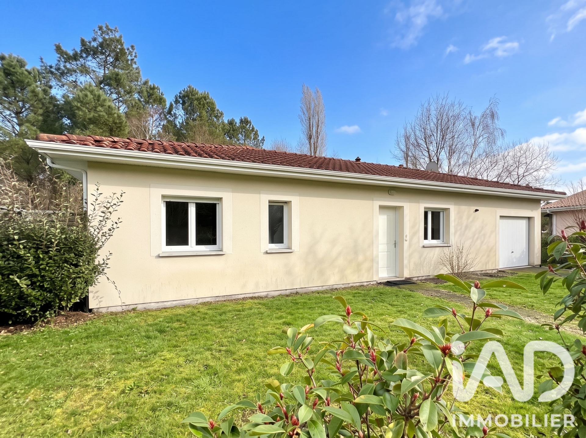 Maison à vendre à Salles — 331 000 € — IAD France