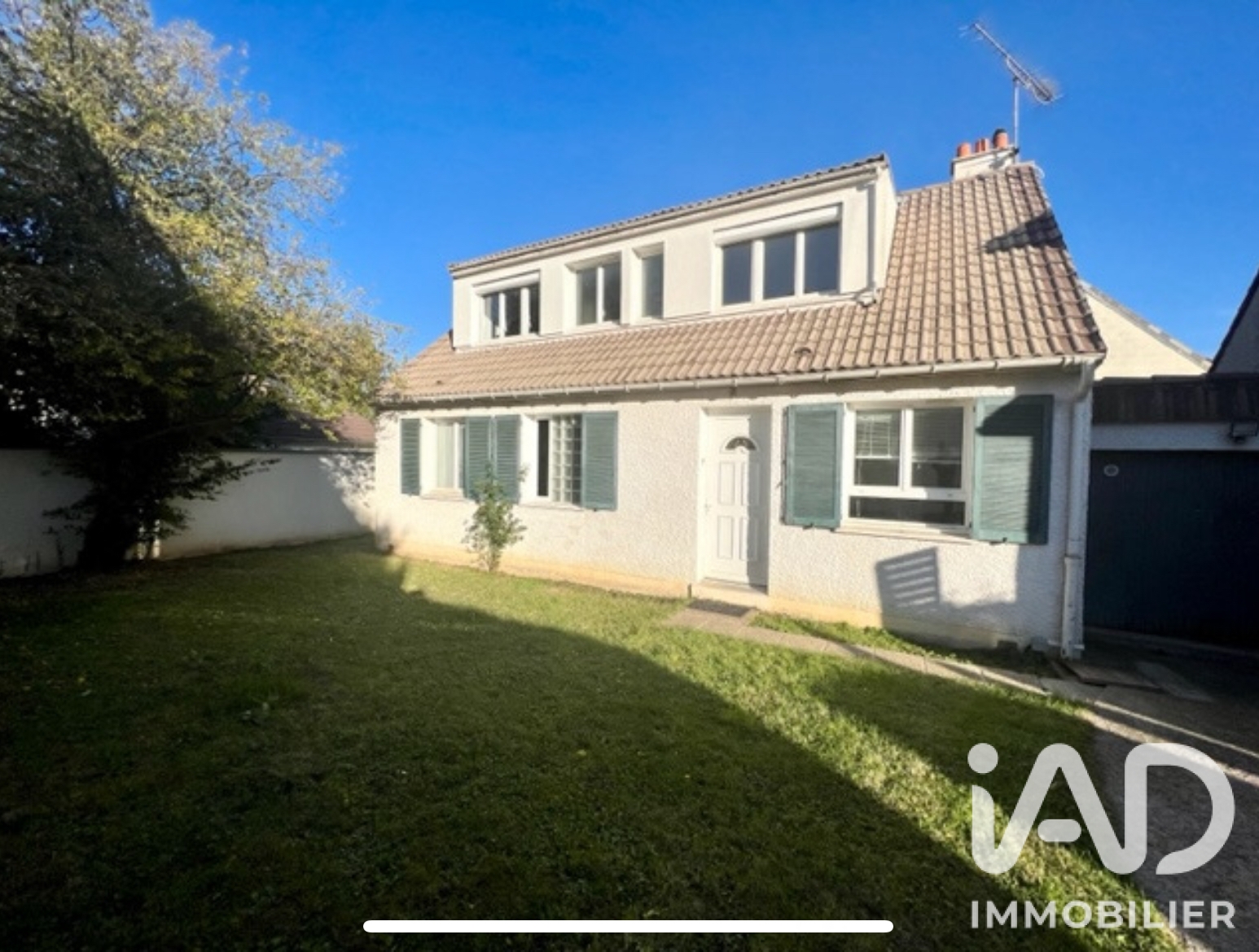 Maison à louer à Brie-Comte-Robert — 1 800 € — IAD France
