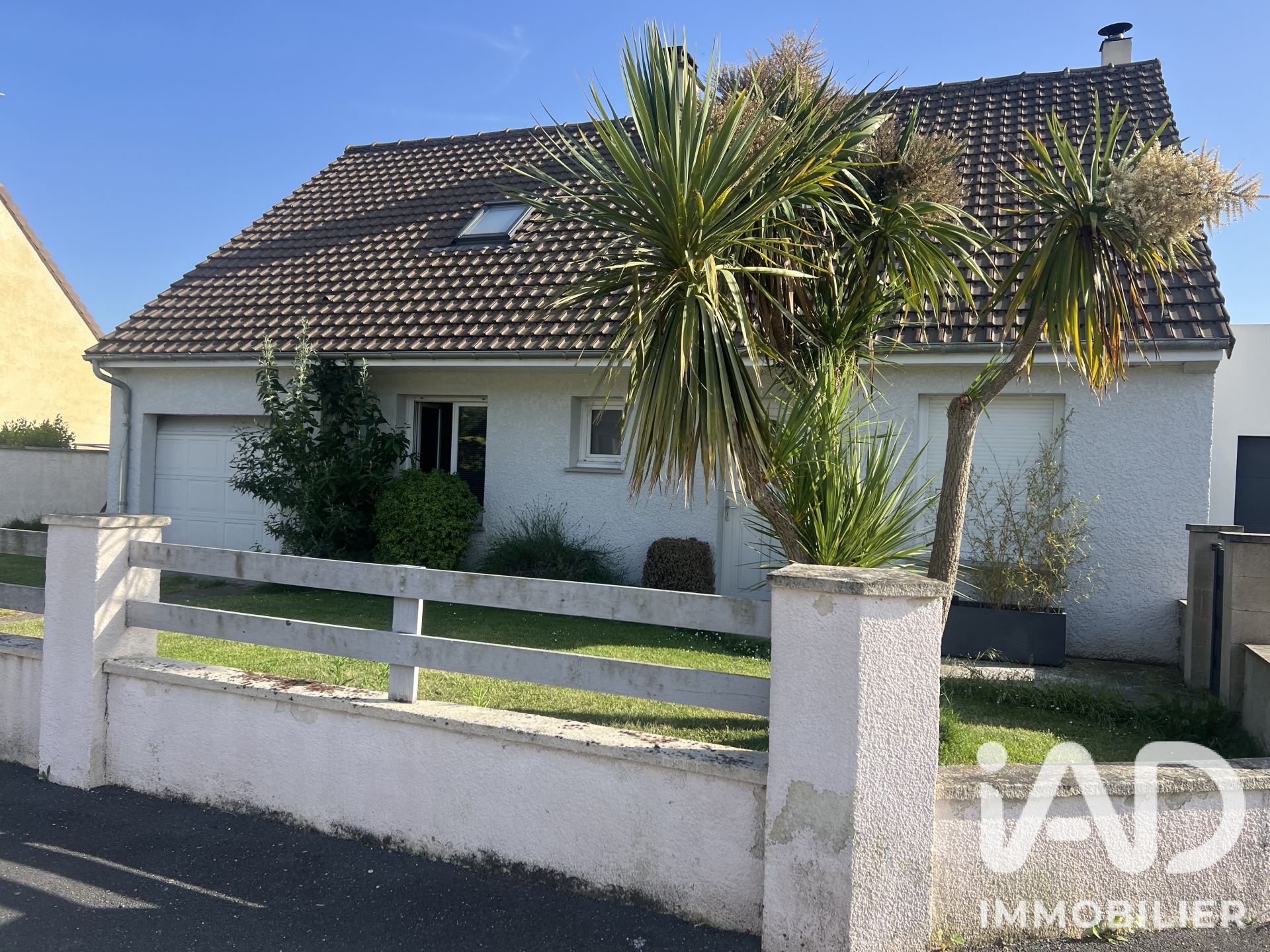 Maison à vendre à Cresserons — 385 000 € — IAD France