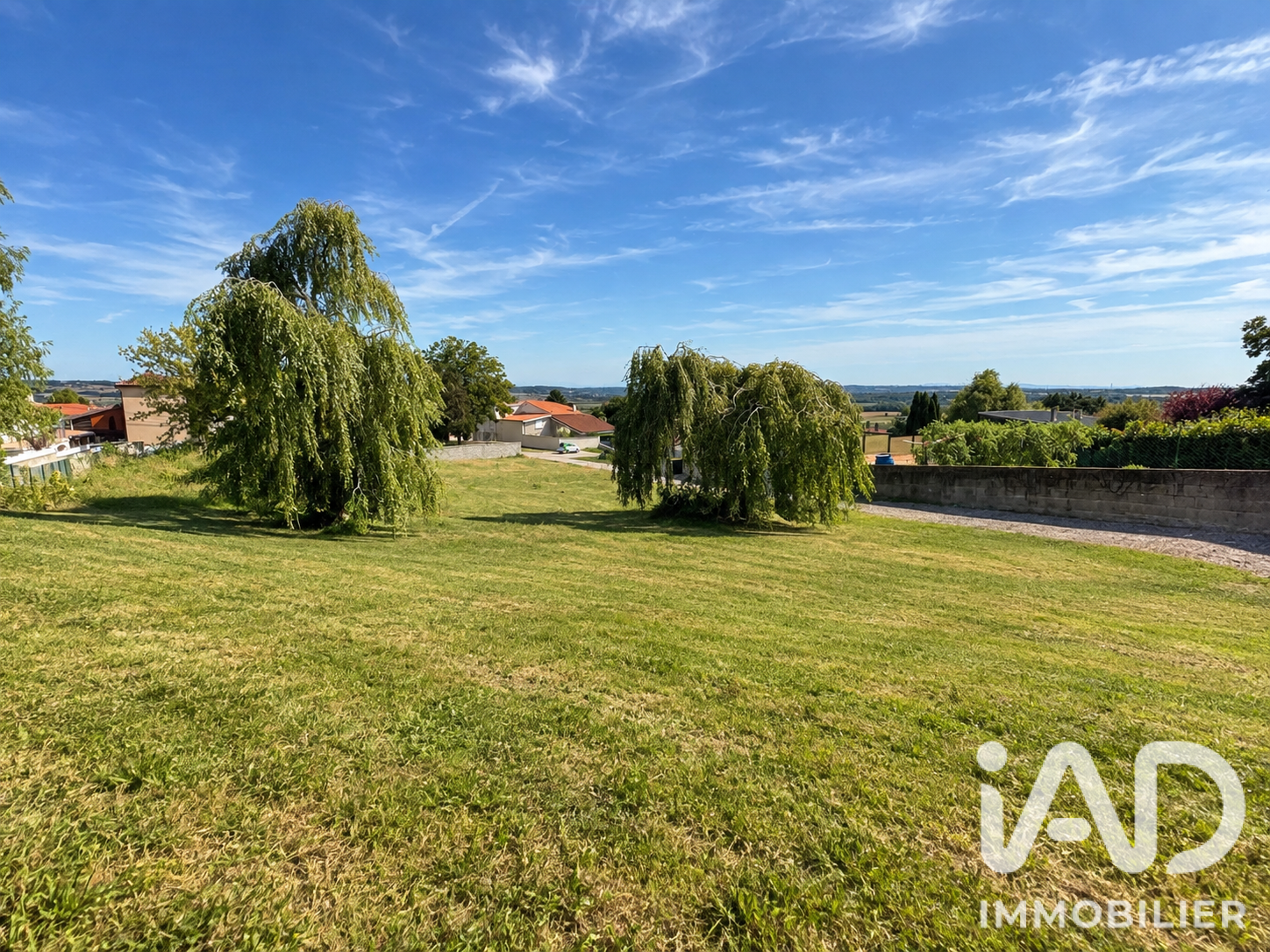 Terrain à vendre à Saint-Prim — 167 000 € — IAD France