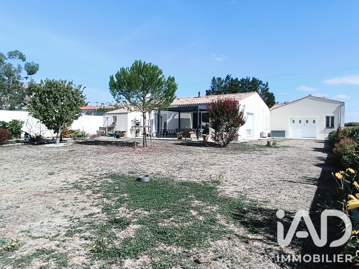 Maison à vendre à Ardillières — 311 000 € — IAD France