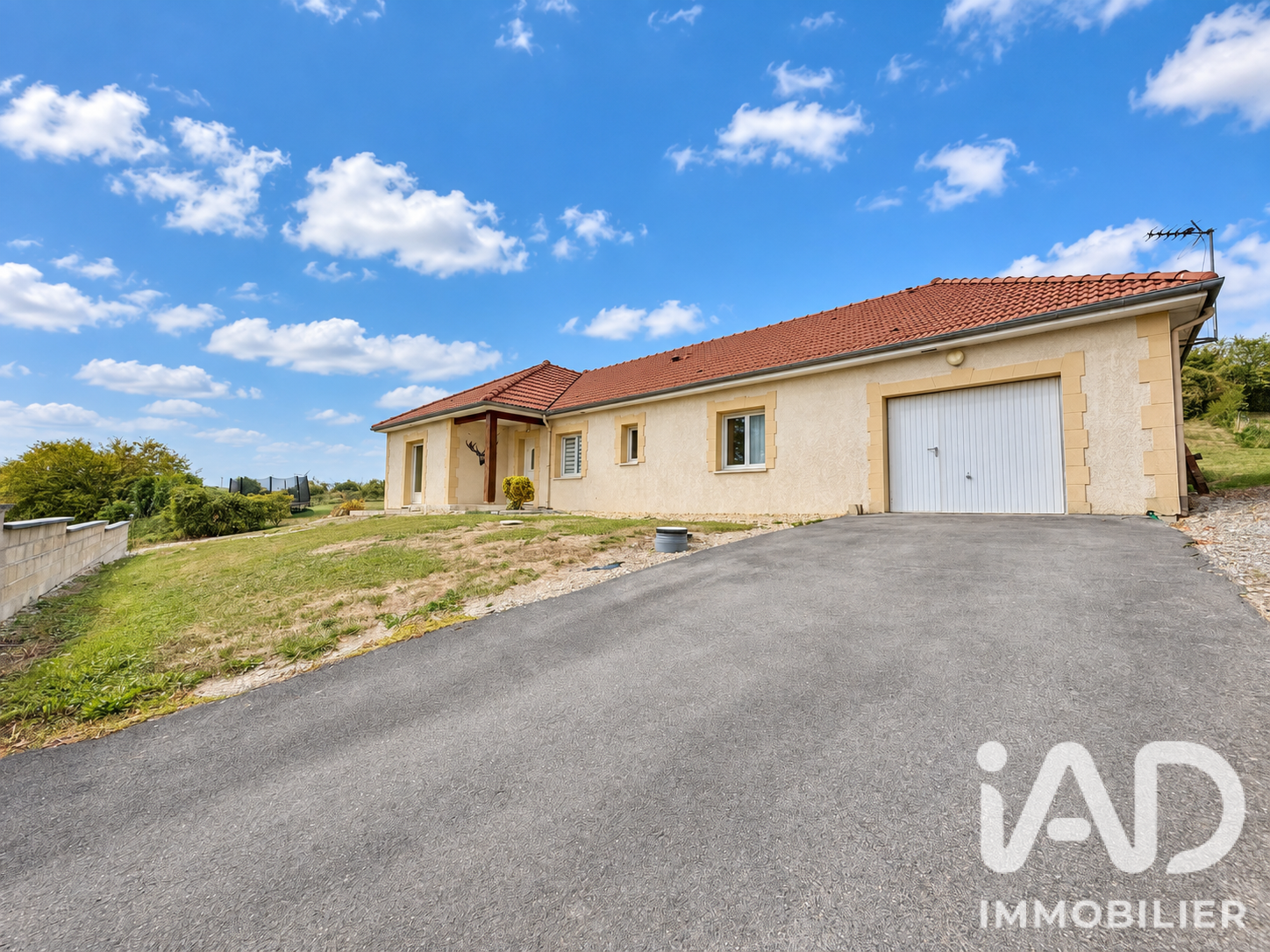Maison à vendre à Chardeny — 170 000 € — IAD France