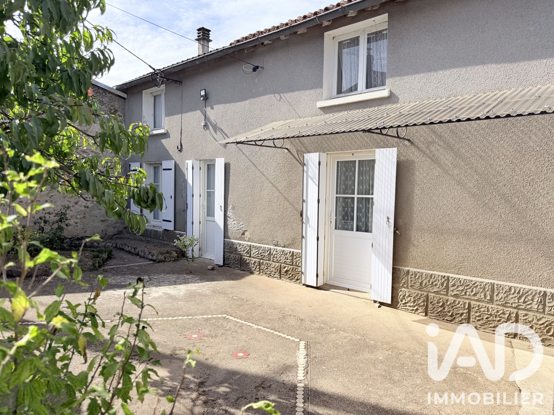 Maison à vendre à La Ferrière-en-Parthenay — 35 000 € — IAD France