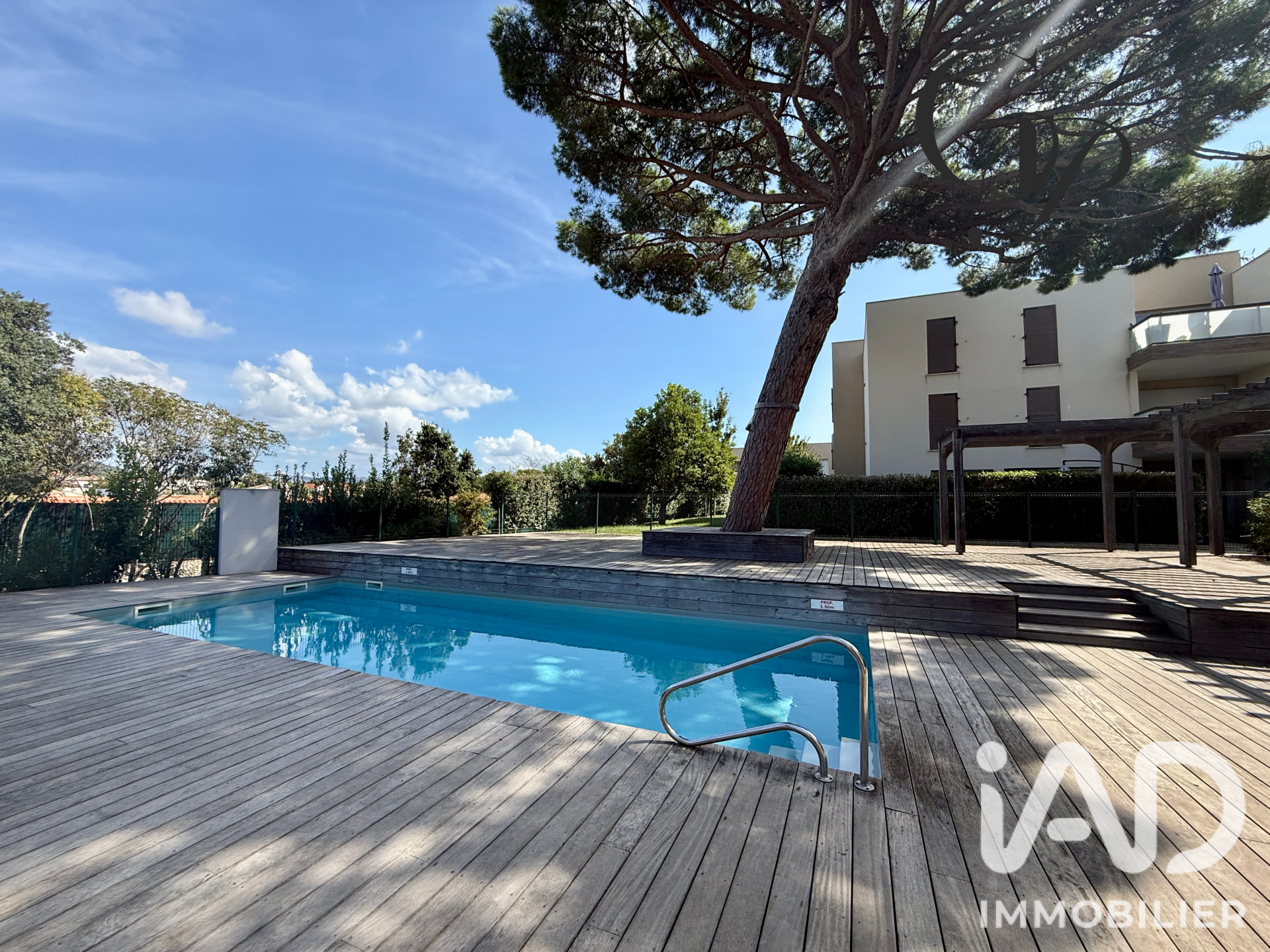 Appartement à vendre à Six-Fours-les-Plages — 363 000 € — IAD France