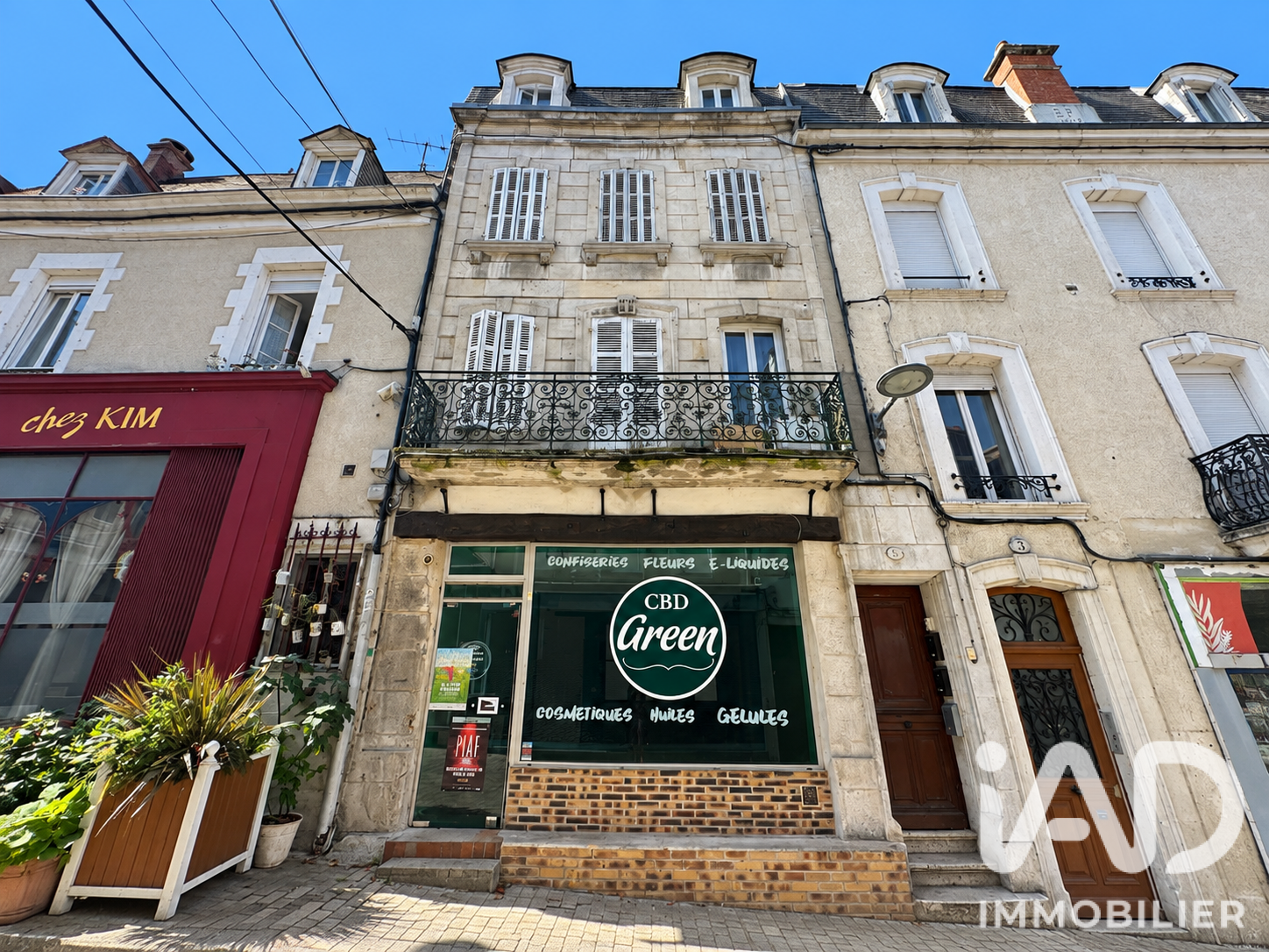 Immeuble à vendre à Vierzon — 219 000 € — IAD France