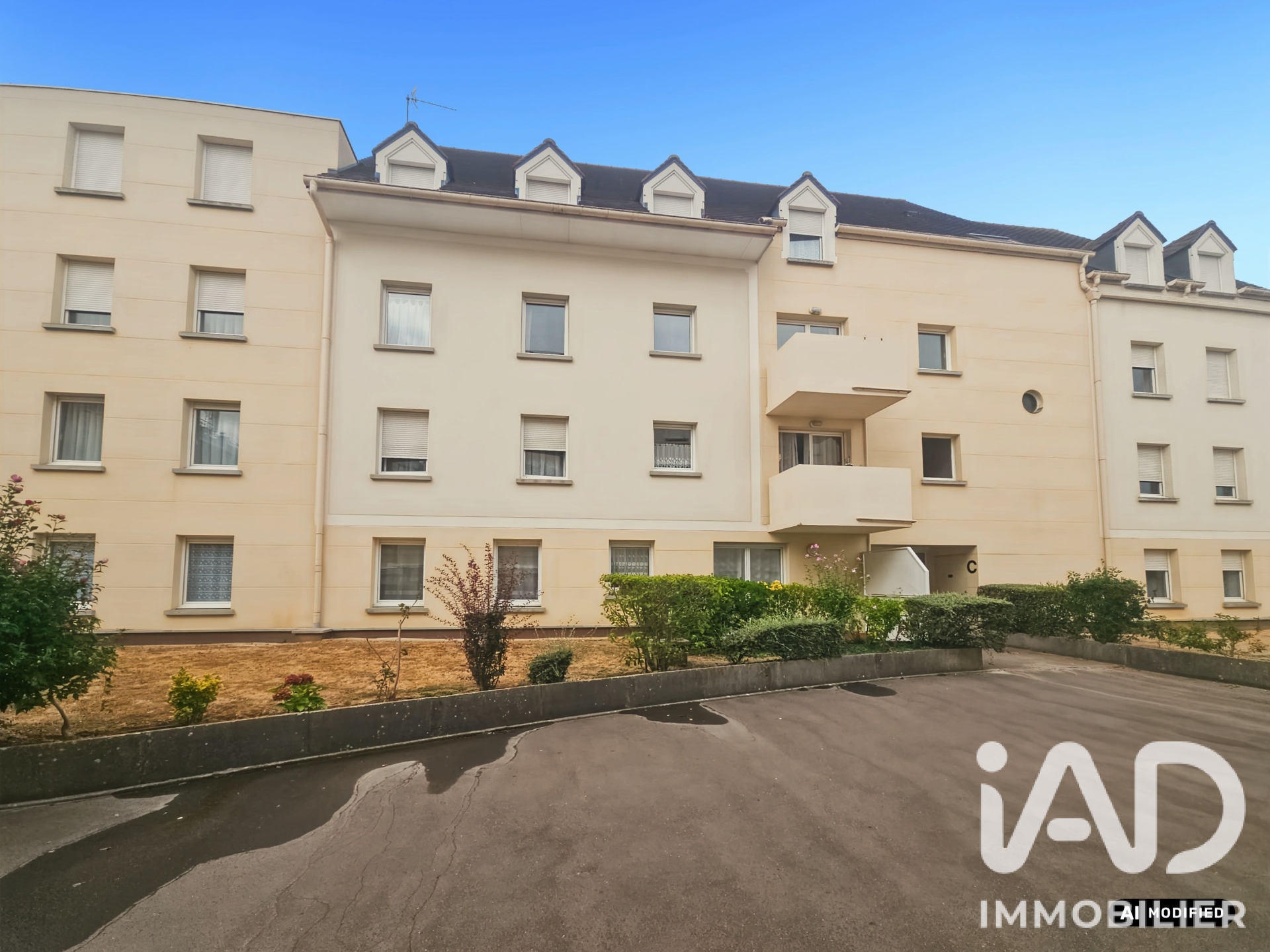 Appartement à vendre à Brie-Comte-Robert — 187 600 € — IAD France