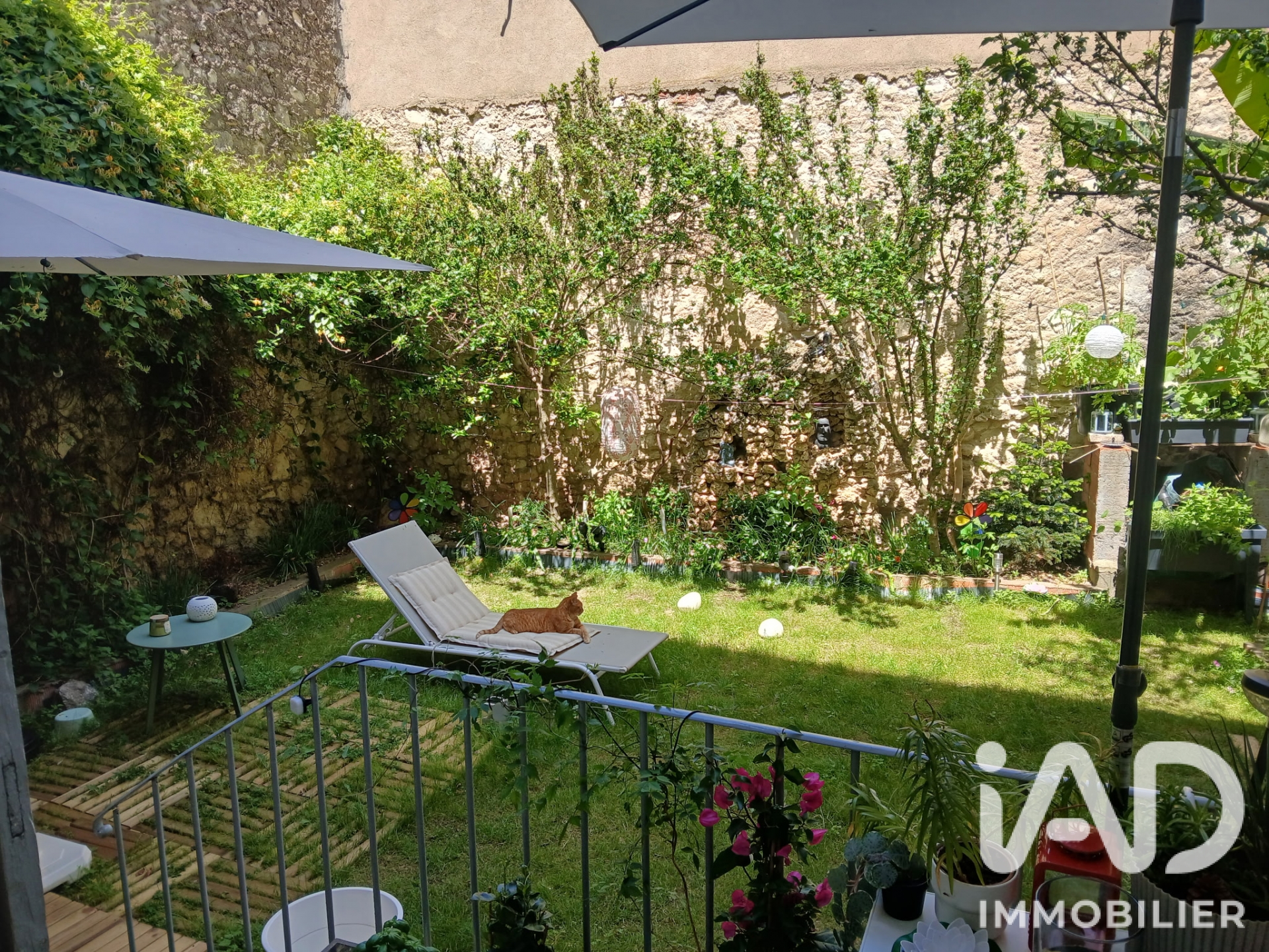Immeuble à vendre à Coursan — 240 000 € — IAD France
