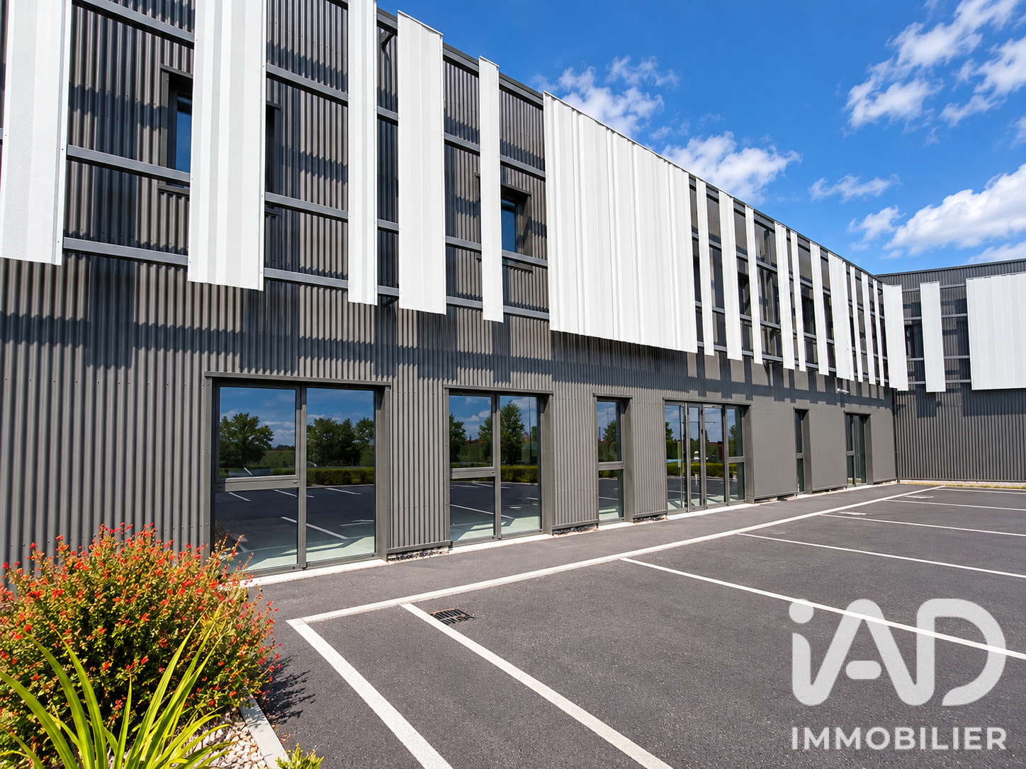 Bureau à vendre à Trégueux — 510 000 € — IAD France