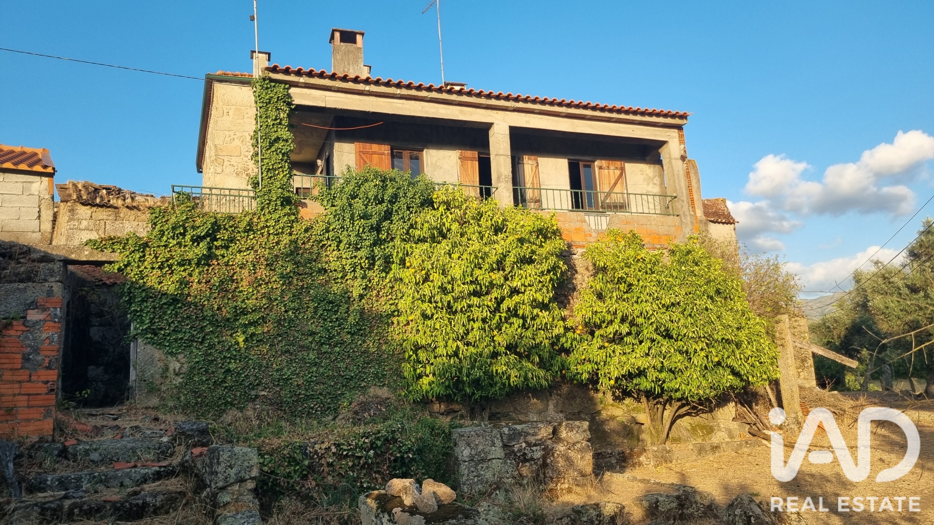 Moradia geminada  em Vila Cortês da Serra