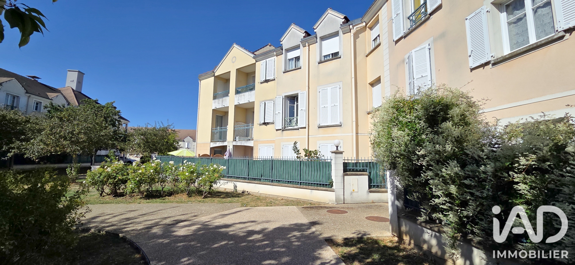 Appartement à vendre à Le Plessis-Bouchard — 259 000 € — IAD France