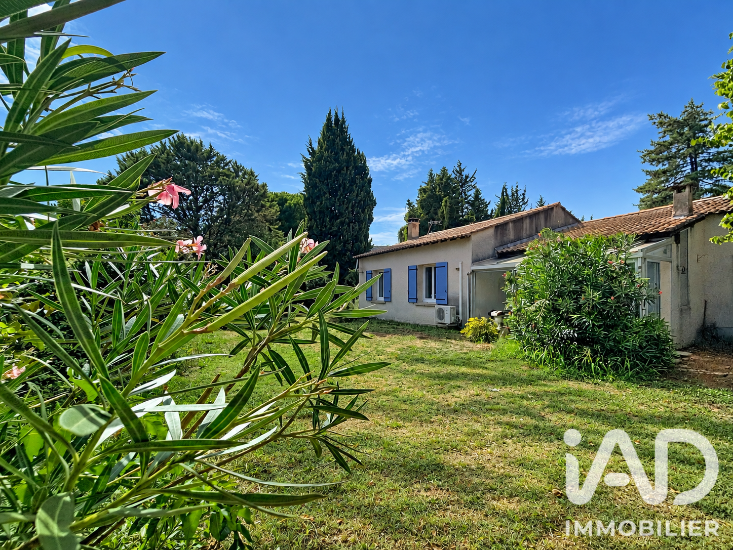 Maison à vendre à Orgon — 349 000 € — IAD France
