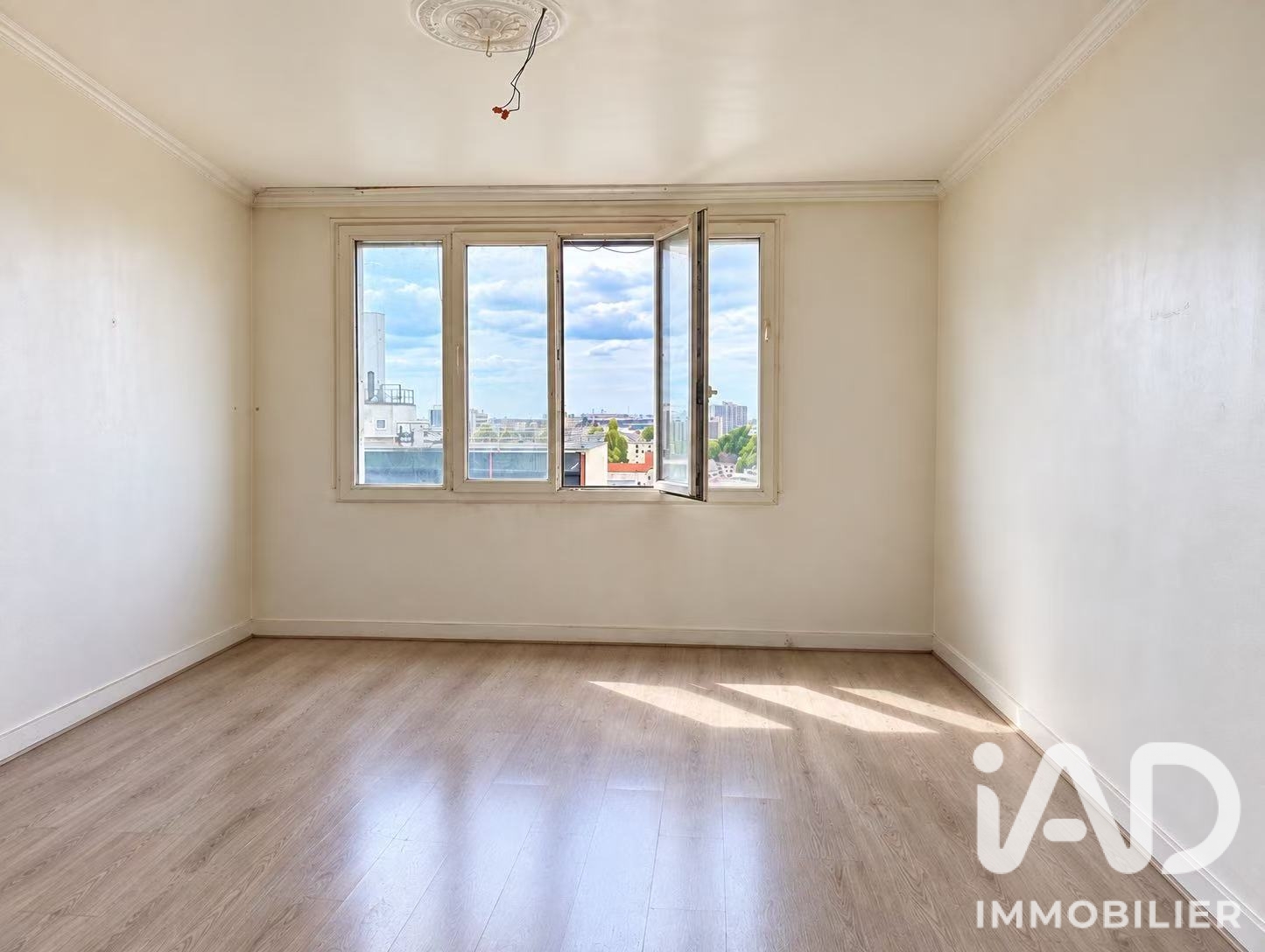 Appartement à vendre à Pantin — 247 000 € — IAD France