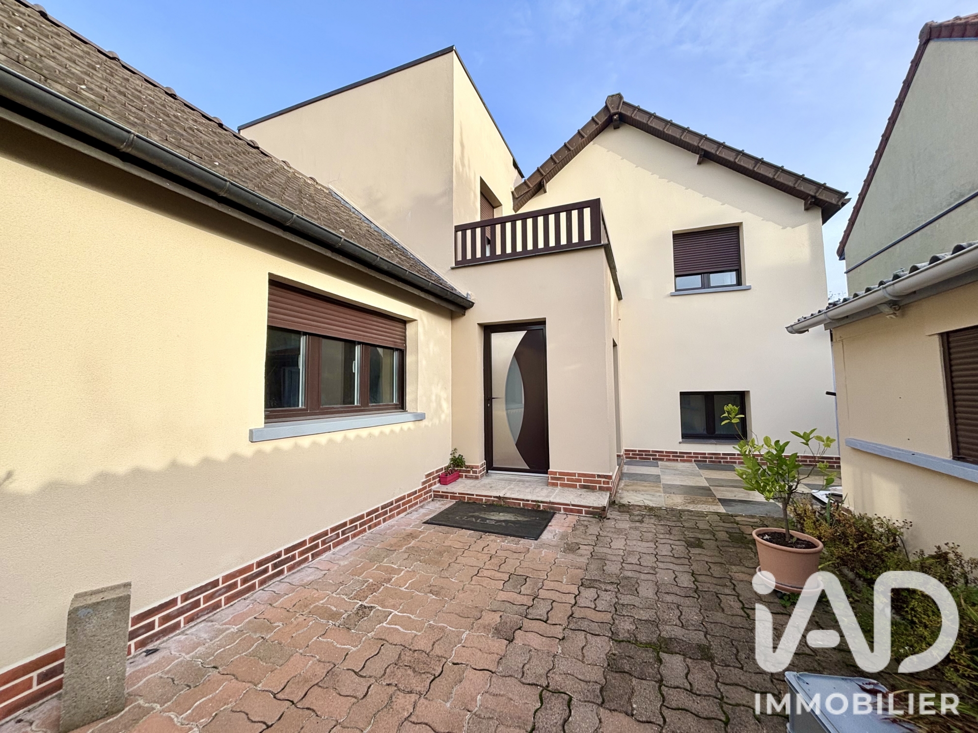 Maison à vendre à Saint-Cyr-l'École — 650 000 € — IAD France