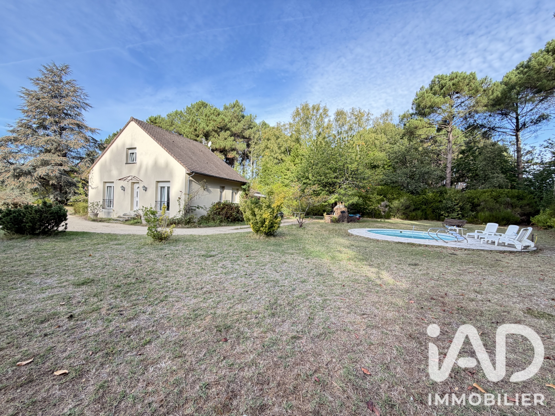 Maison à vendre à Oizé — 277 000 € — IAD France