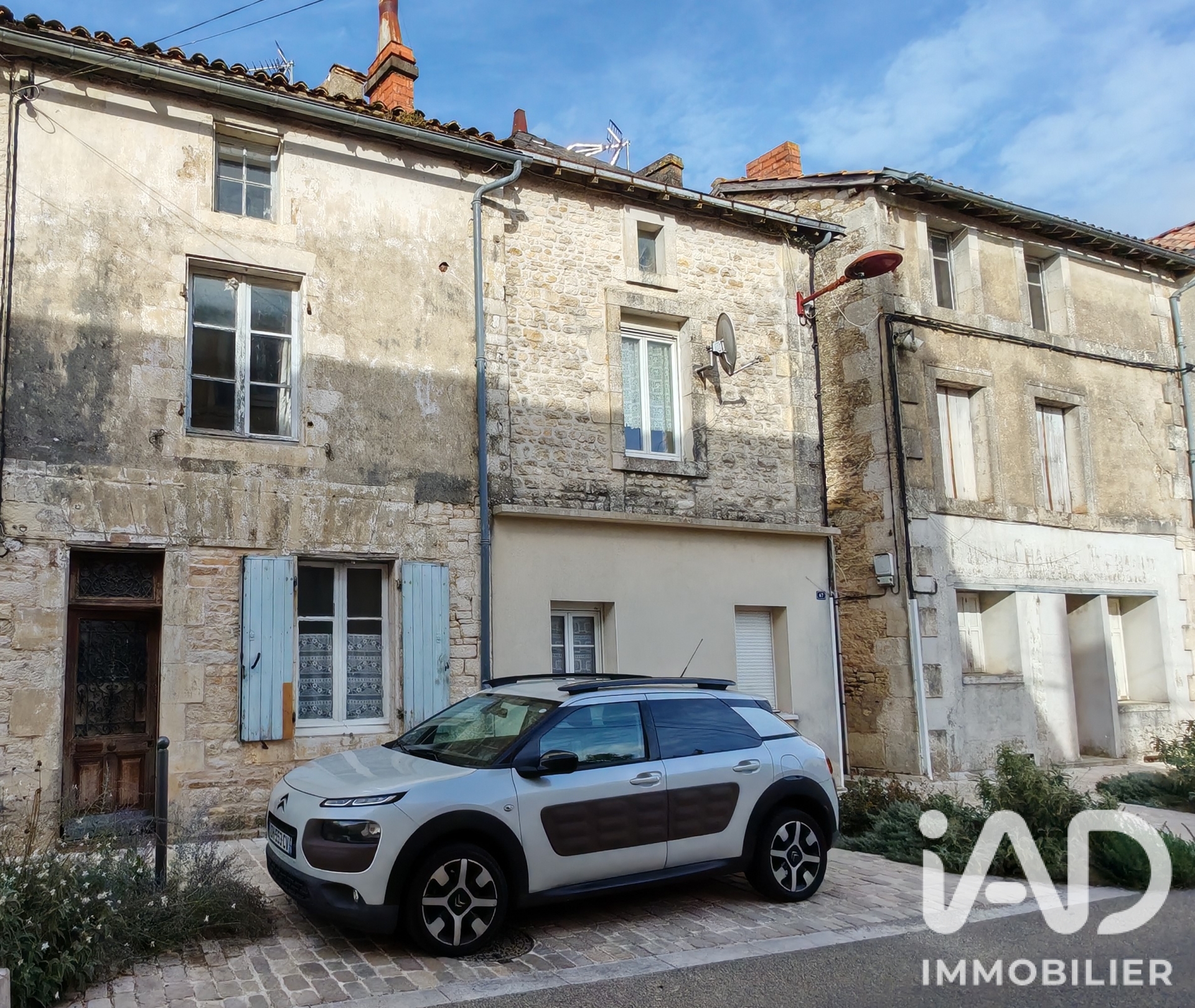 Maison à vendre à Sauzé-Vaussais — 29 000 € — IAD France