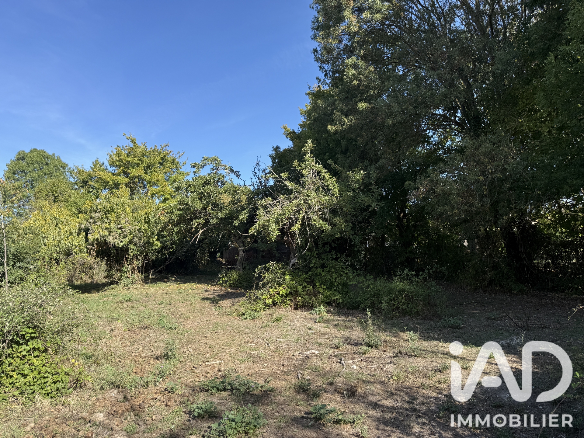 Terrain à vendre à Mauzé-sur-le-Mignon — 42 500 € — IAD France