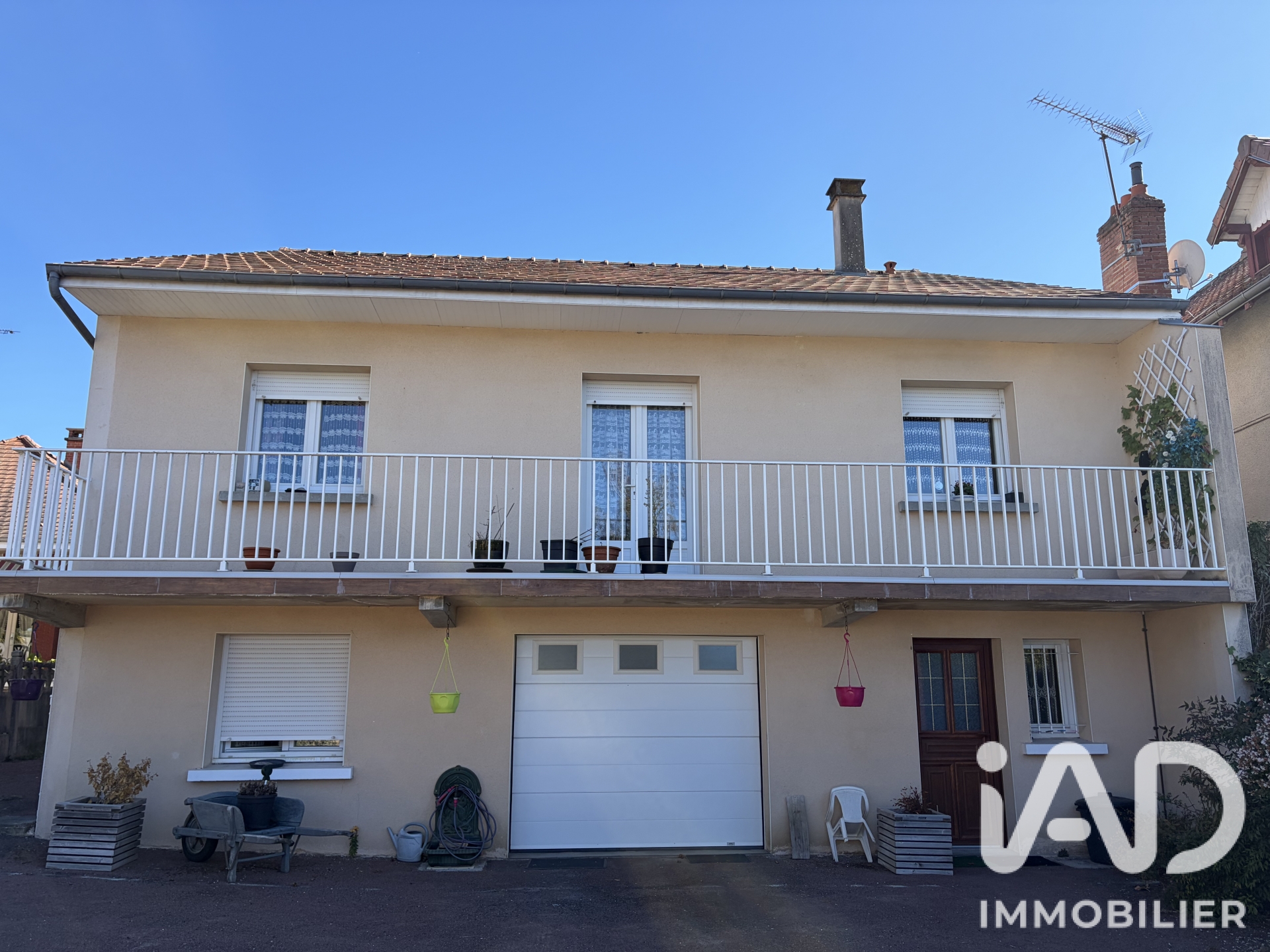 Maison à vendre à Saint-Yrieix-la-Perche — 200 000 € — IAD France