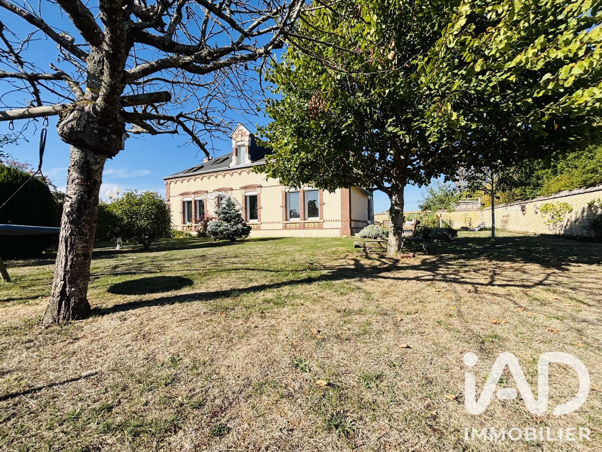 Maison à vendre à La Madeleine-de-Nonancourt — 365 000 € — IAD France
