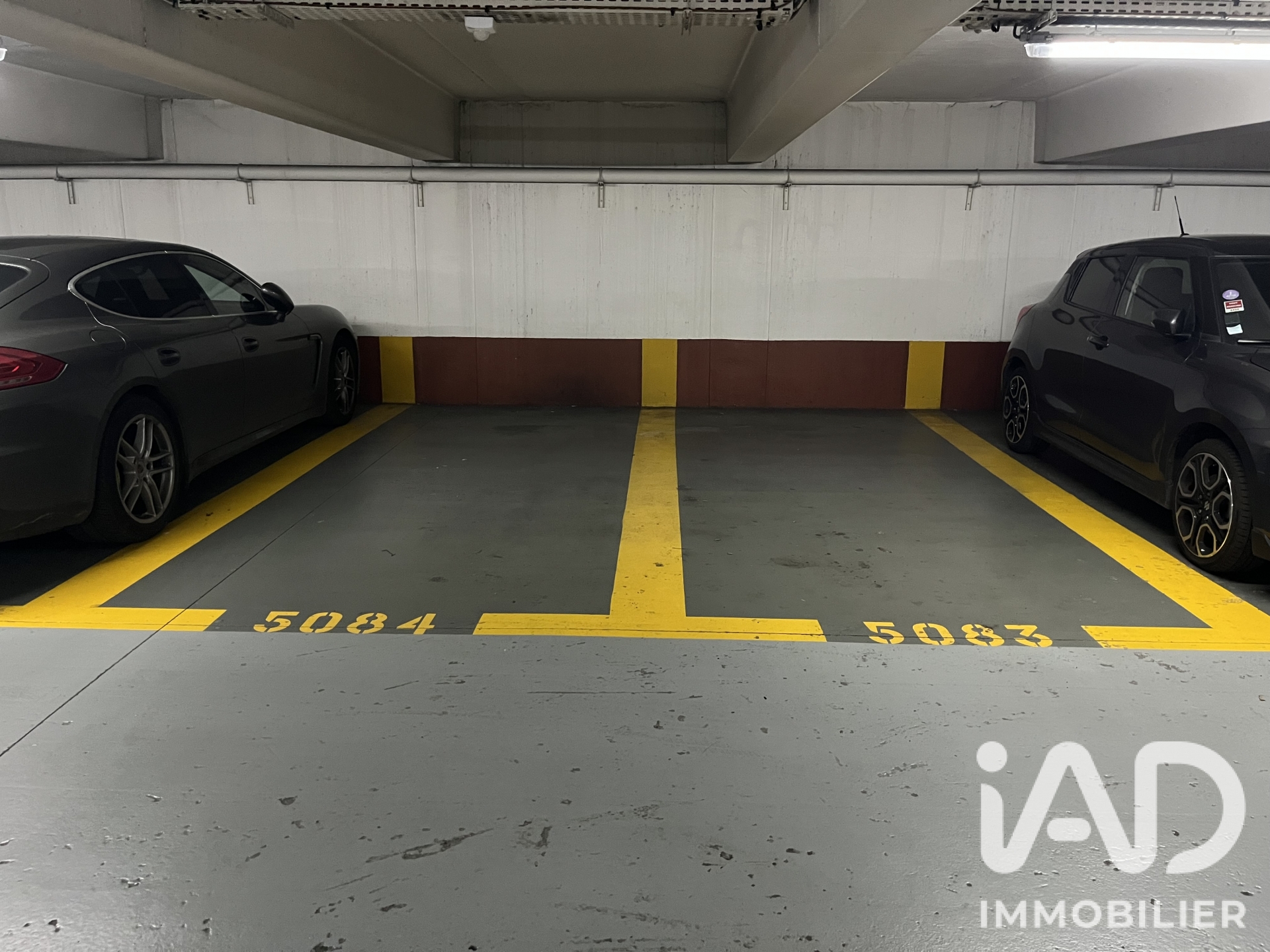 Parking à vendre à Paris — 44 000 € — IAD France