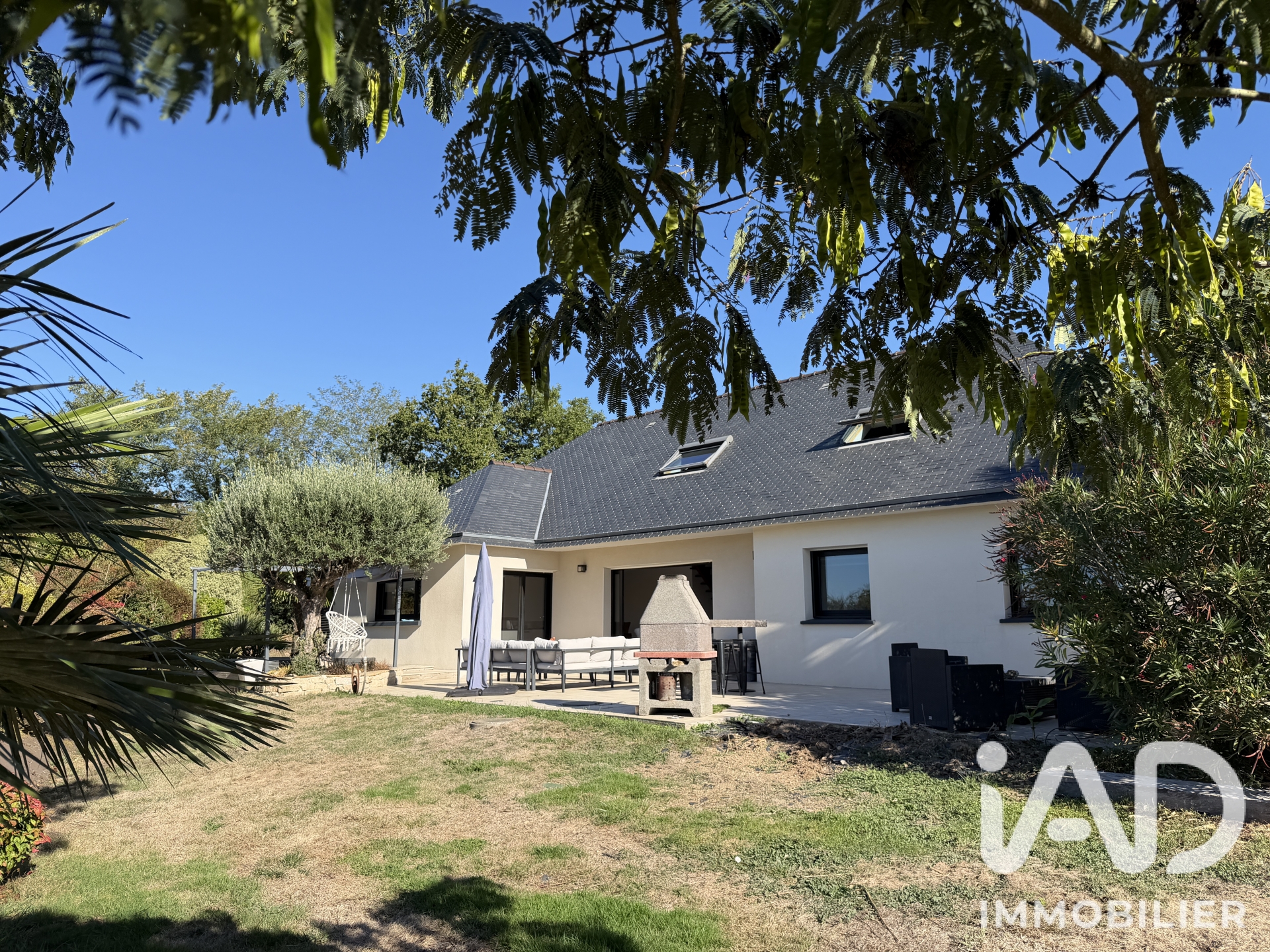 Maison à vendre à Locunolé — 470 000 € — IAD France