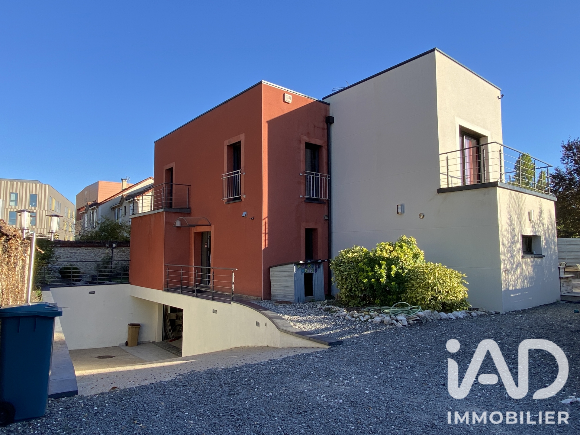 Maison à vendre à Orléans — 626 000 € — IAD France