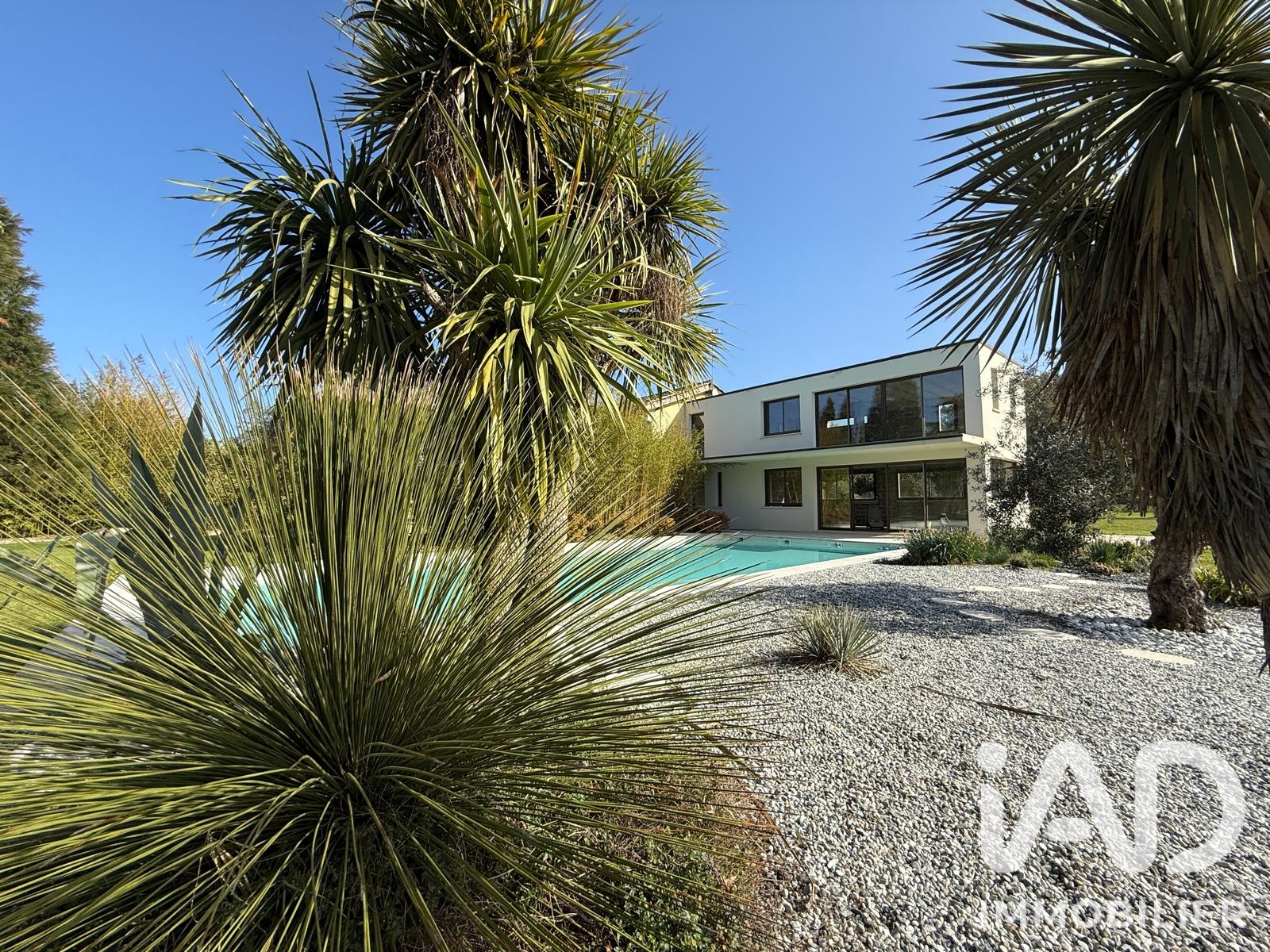 Maison à vendre à Saint-Martial-d'Artenset — 1 499 000 € — IAD France