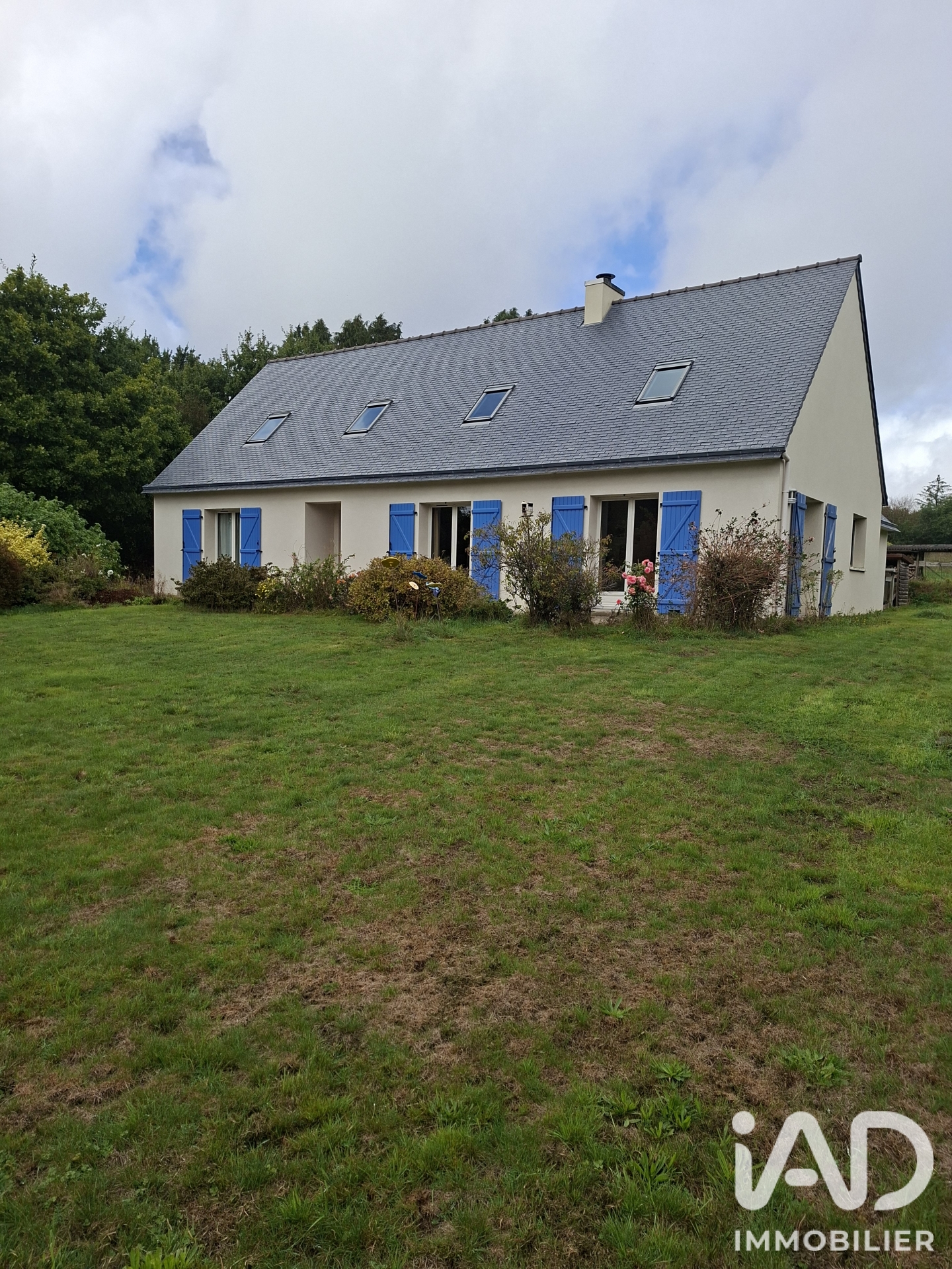 Maison à vendre à Berrien — 310 000 € — IAD France