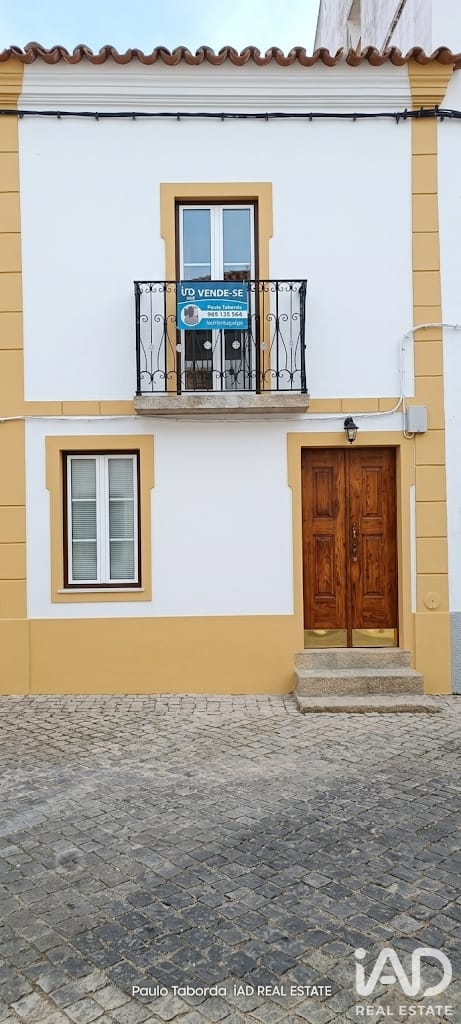 Moradia geminada em Nossa Senhora da Graça de Póvoa e Meadas