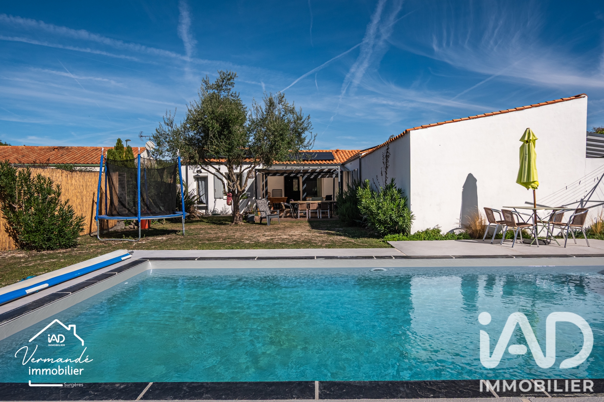 Maison à vendre à Virson — 398 000 € — IAD France