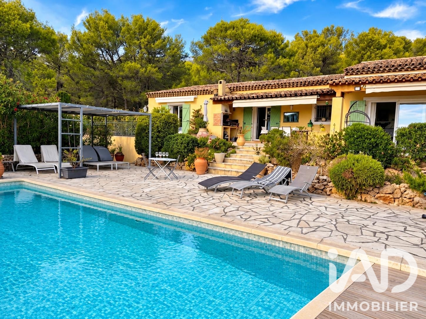 Maison à vendre à Roquebrune-sur-Argens — 945 000 € — IAD France