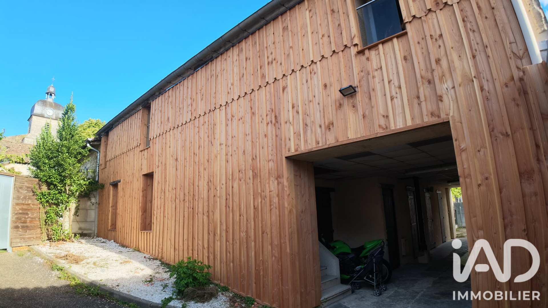 Immeuble à vendre à Vayres — 310 000 € — IAD France
