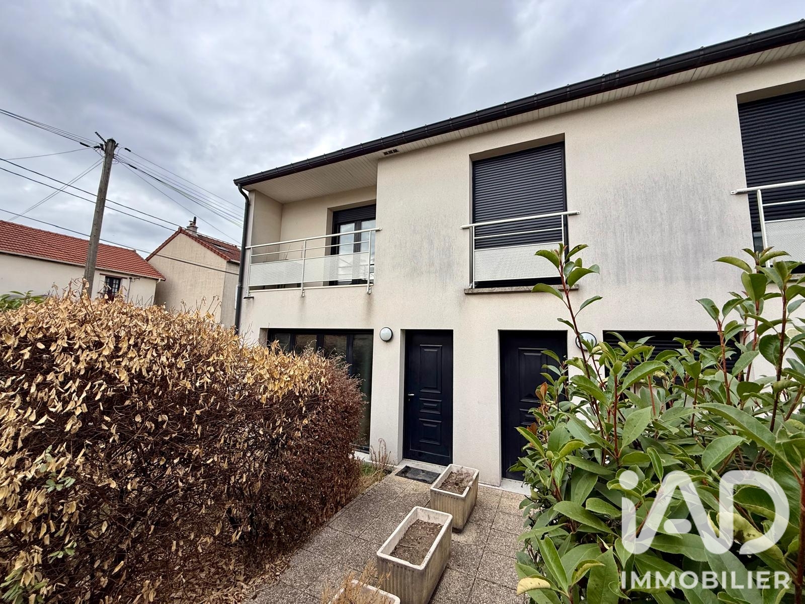 Maison à vendre à Le Bourget — 300 000 € — IAD France