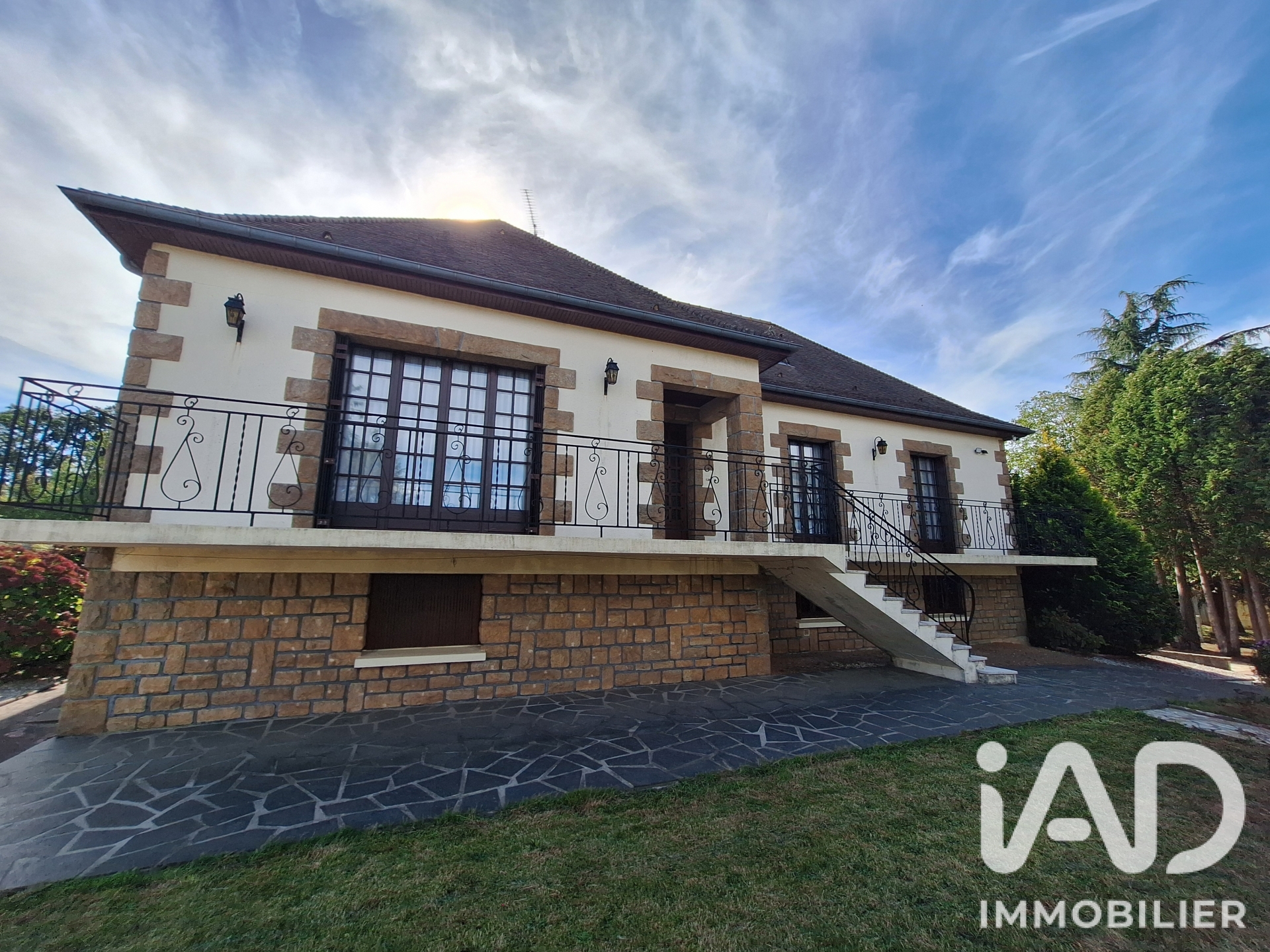 Maison à vendre à Pré-en-Pail — 225 000 € — IAD France