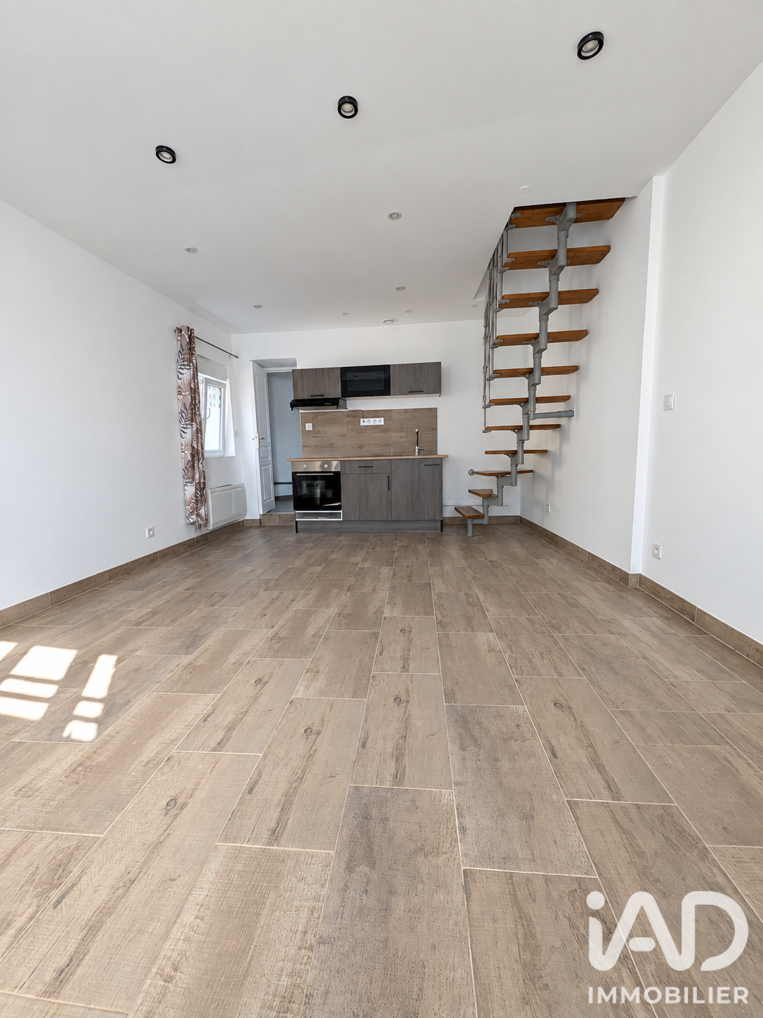 Maison à louer à Raismes — 650 € — IAD France