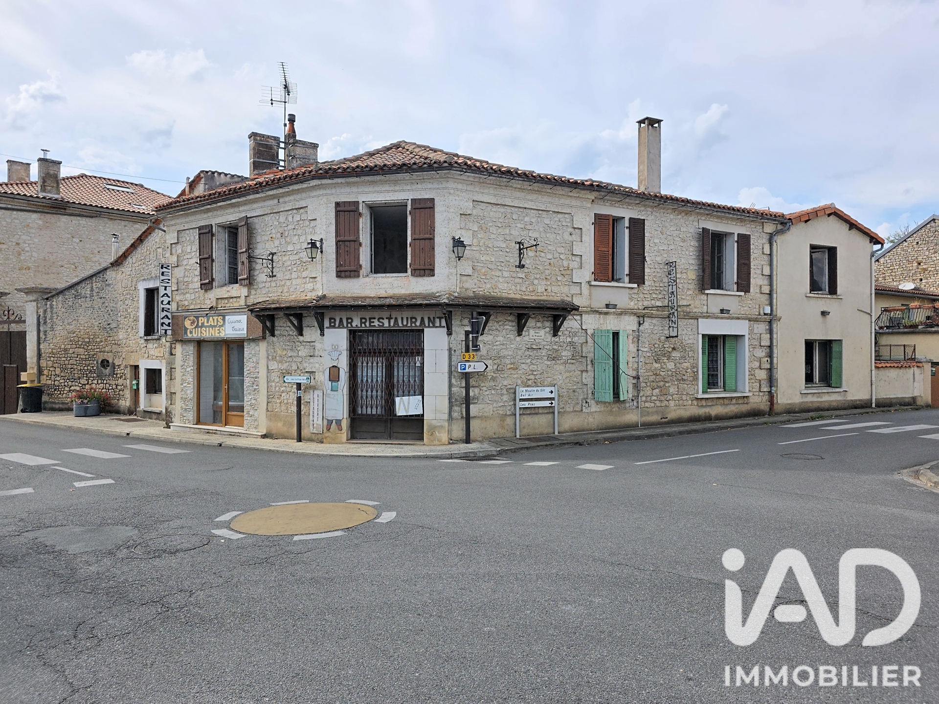 Immeuble à vendre à Chazelles — 99 900 € — IAD France