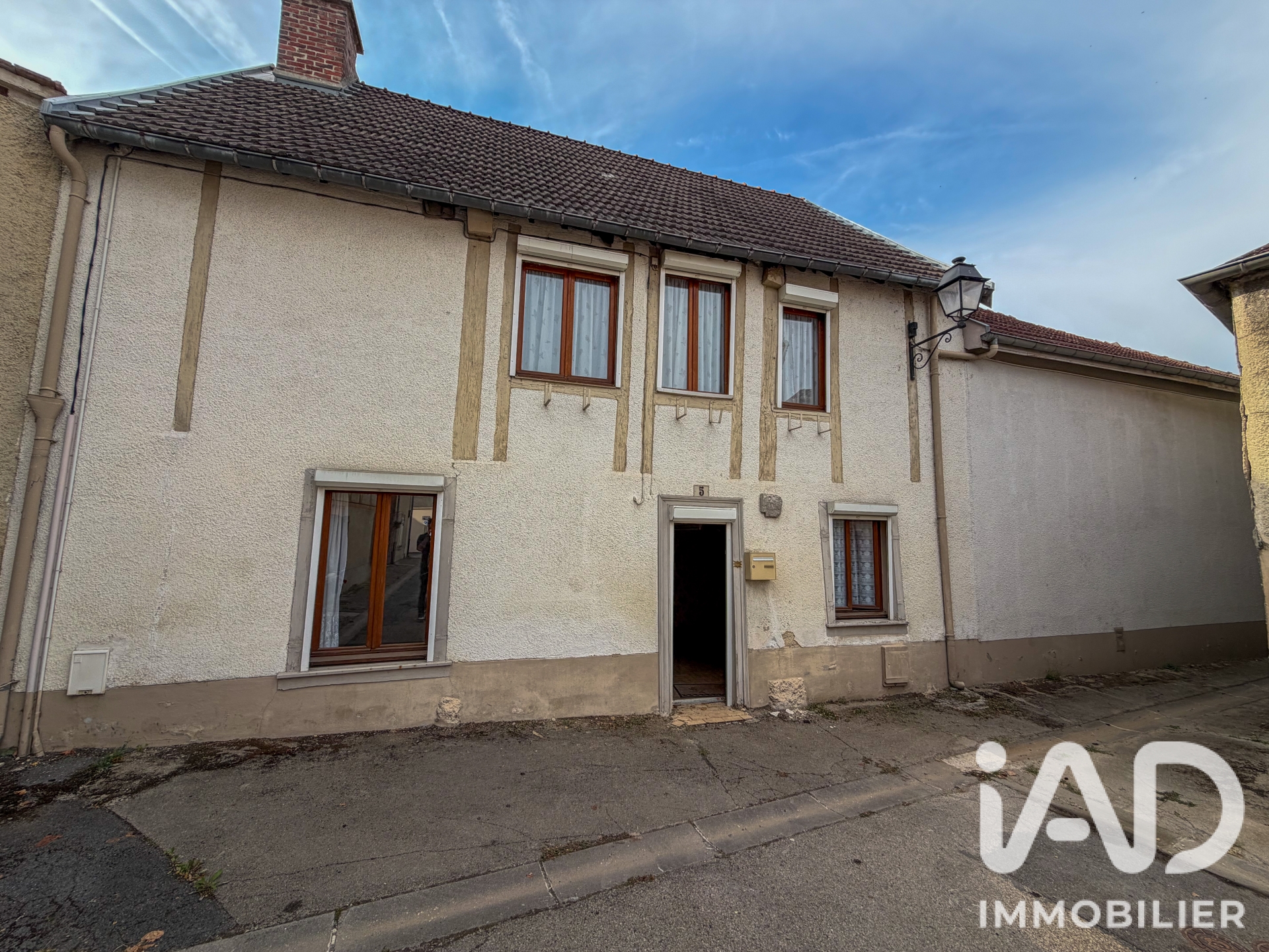 Maison à vendre à Aÿ — 117 000 € — IAD France