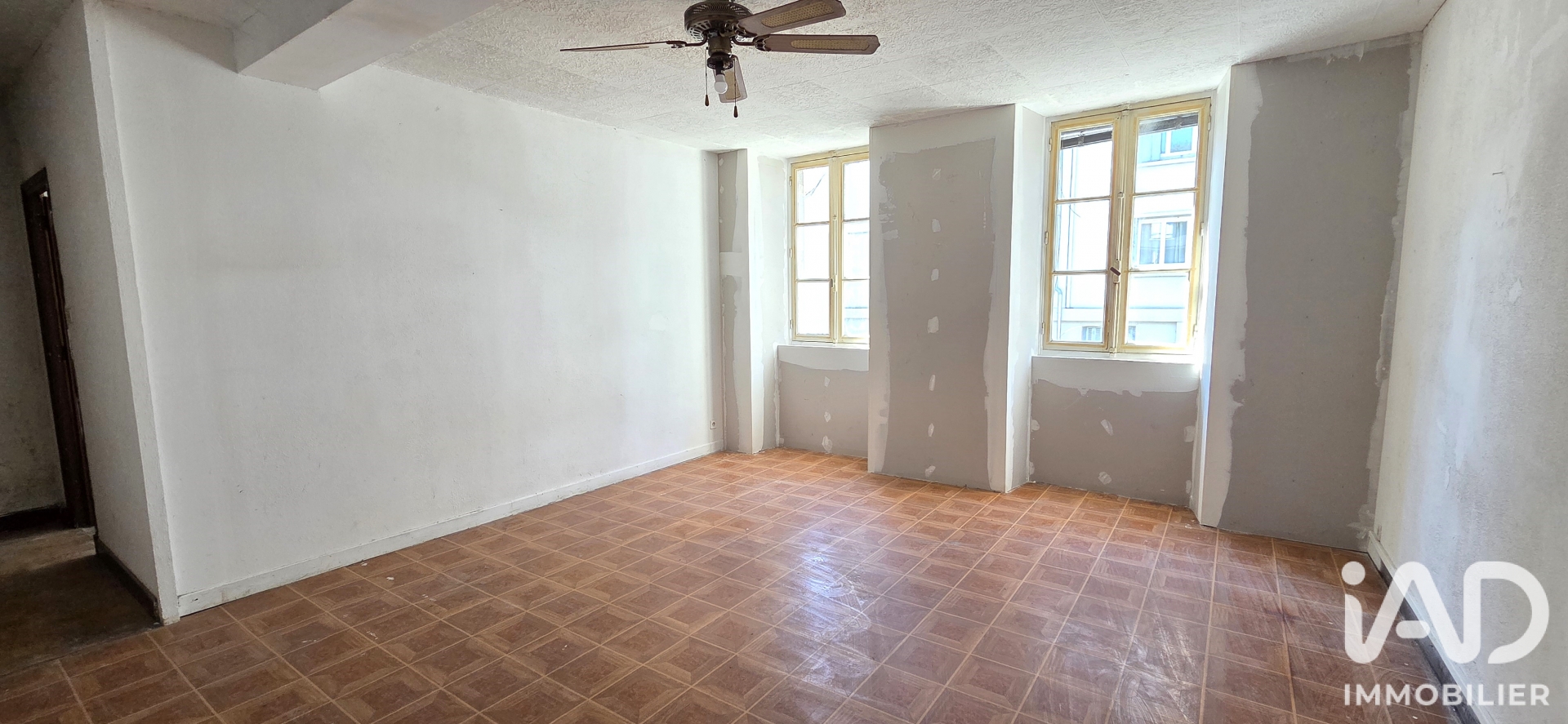 Maison à vendre à Oloron-Sainte-Marie — 97 000 € — IAD France