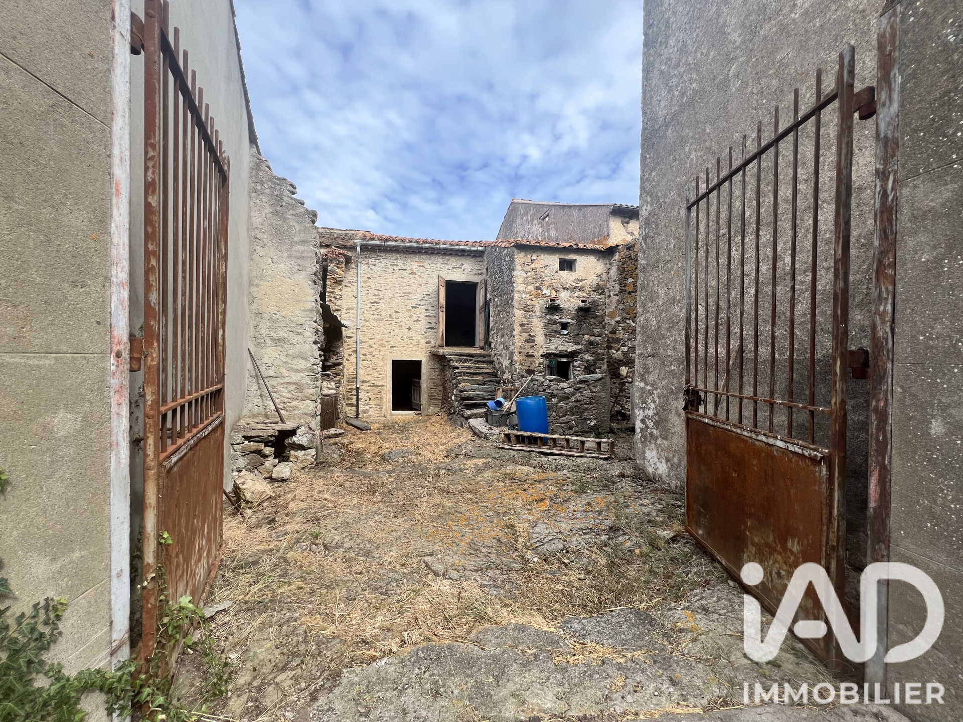Parking à vendre à Limousis — 28 000 € — IAD France