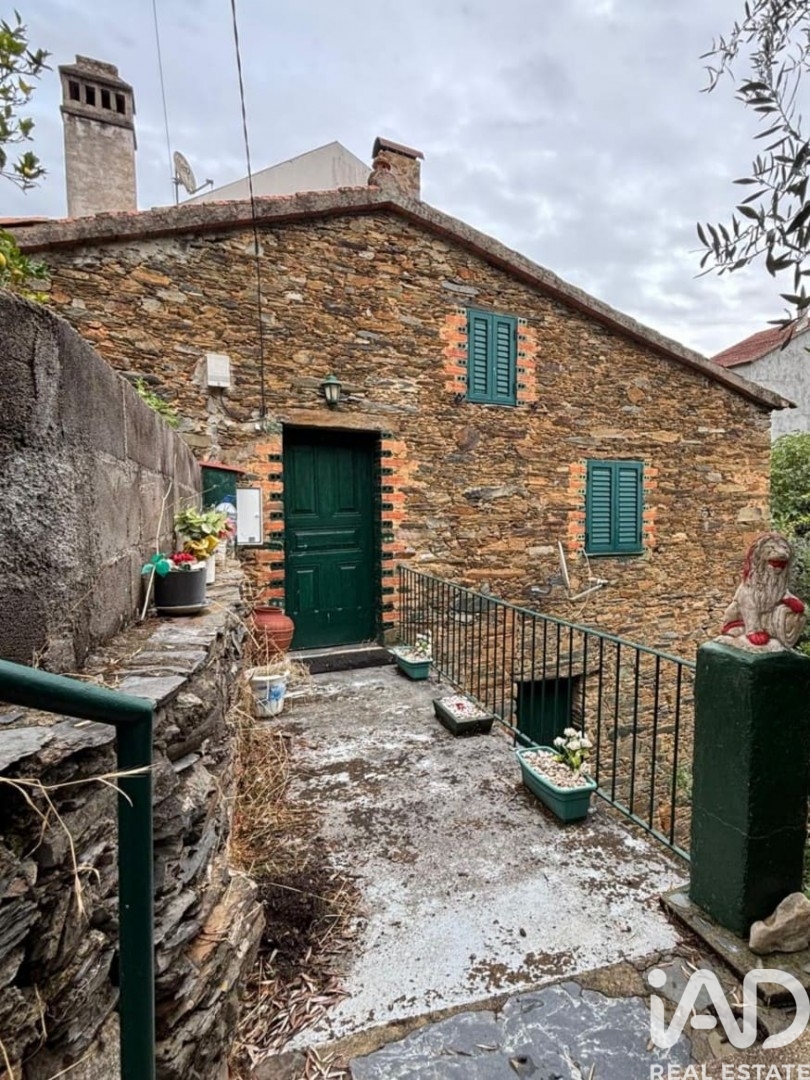 Moradia T2 em Sobreira Formosa e Alvito da Beira, €45.000